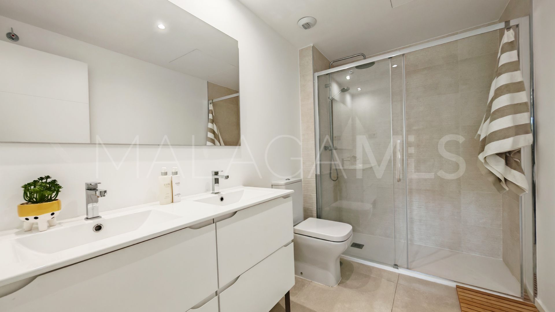 Adosado for sale in Cala de Mijas with 4 bedrooms