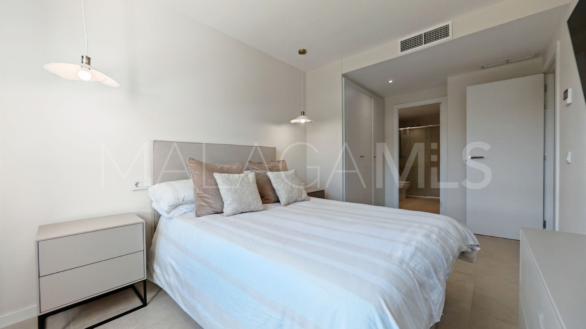 Adosado for sale in Cala de Mijas with 4 bedrooms