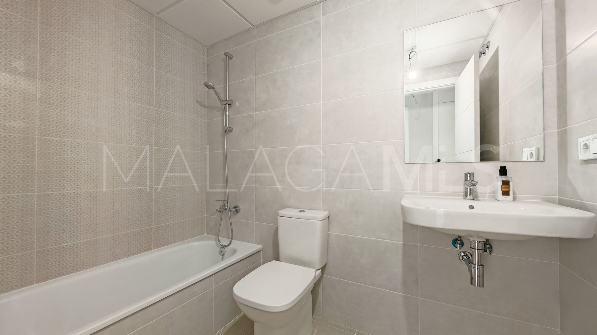 Erdgeschosswohnung for sale in Estepona