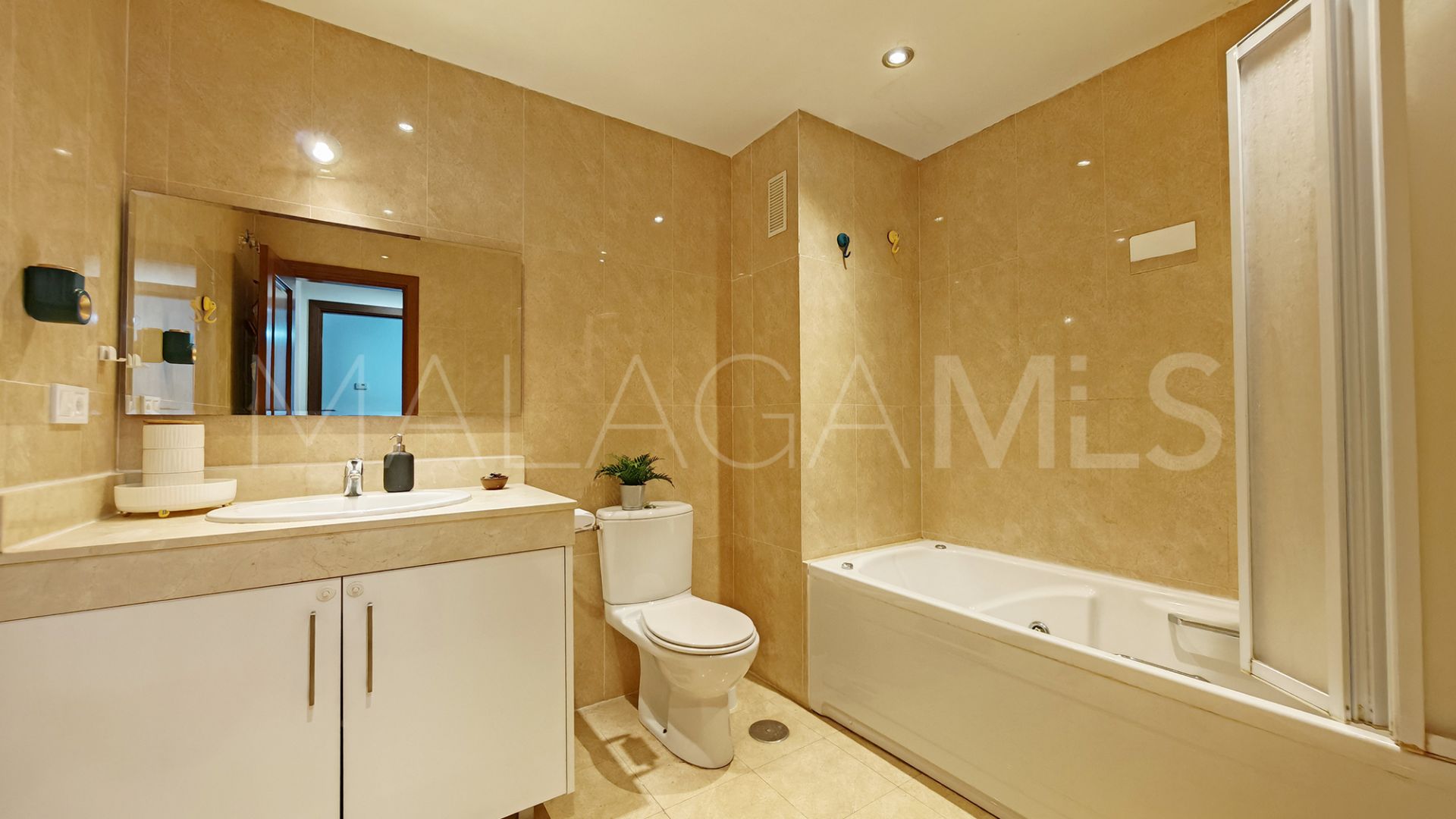 Ground floor duplex for sale in Calahonda