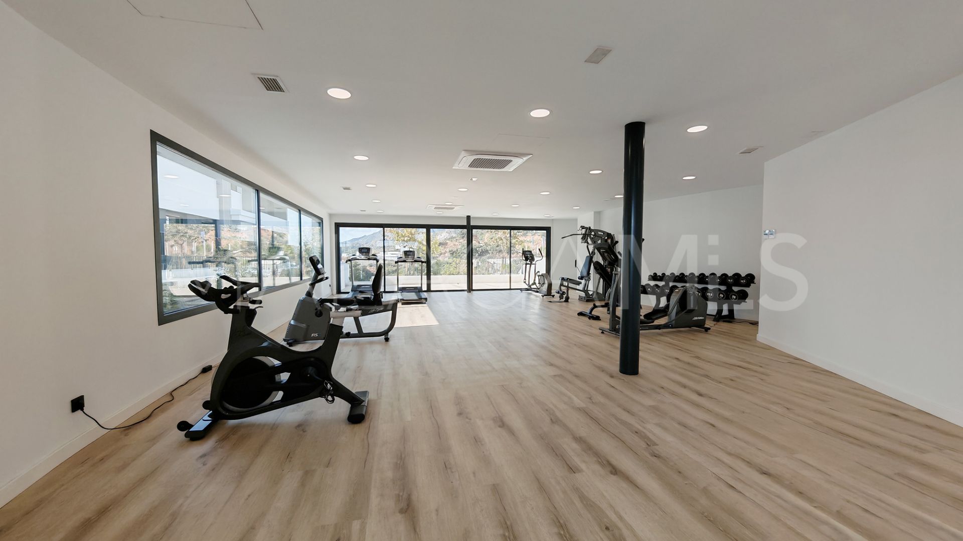 Duplex penthouse for sale in Los Altos de los Monteros