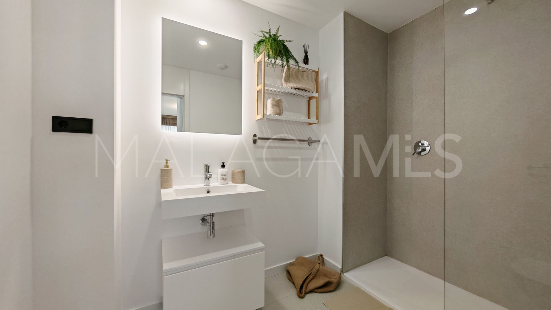 Duplex penthouse for sale in Los Altos de los Monteros