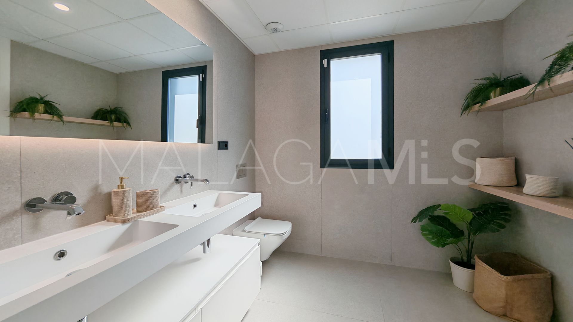 Duplex penthouse for sale in Los Altos de los Monteros