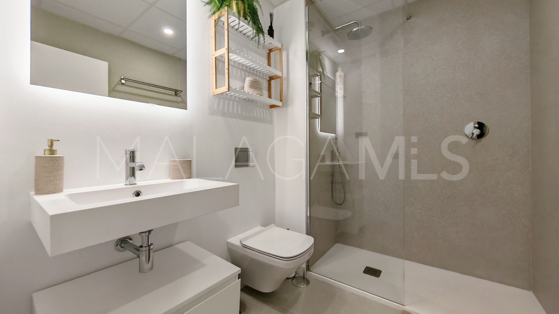 Duplex penthouse for sale in Los Altos de los Monteros