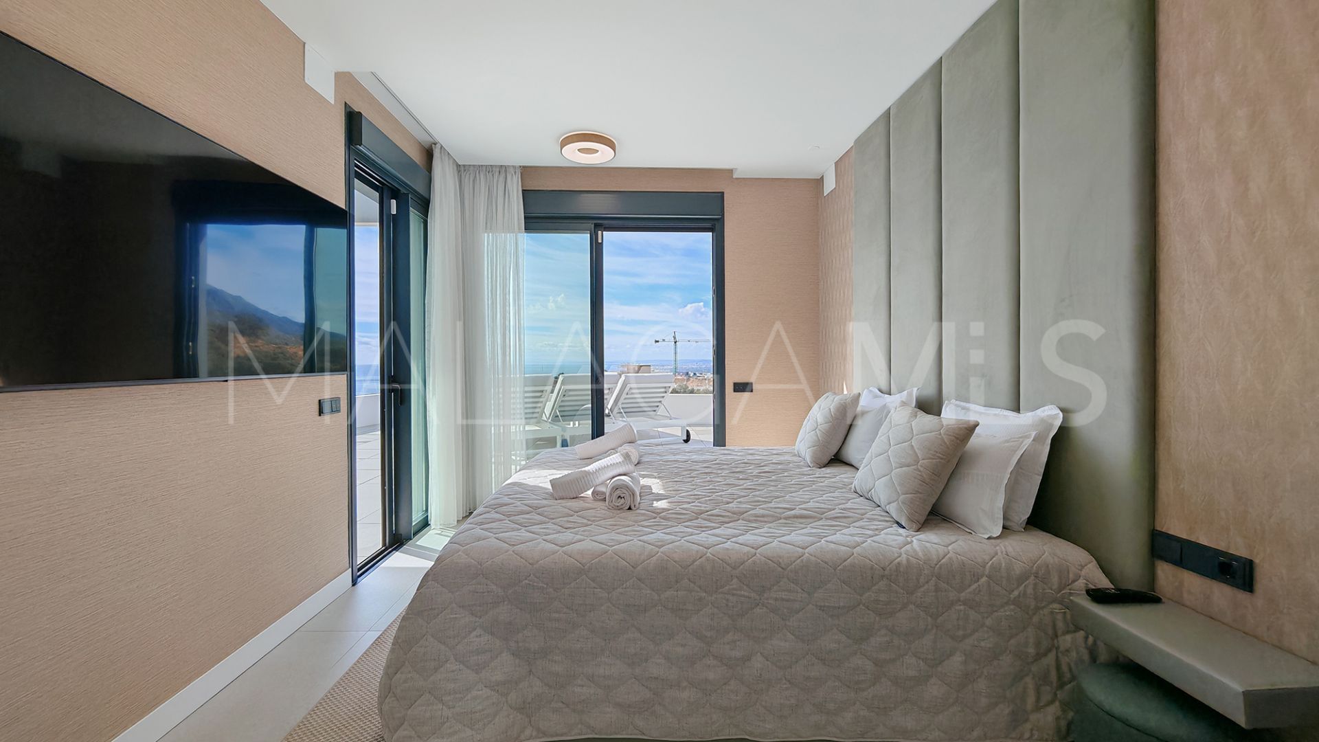 Duplex penthouse for sale in Los Altos de los Monteros