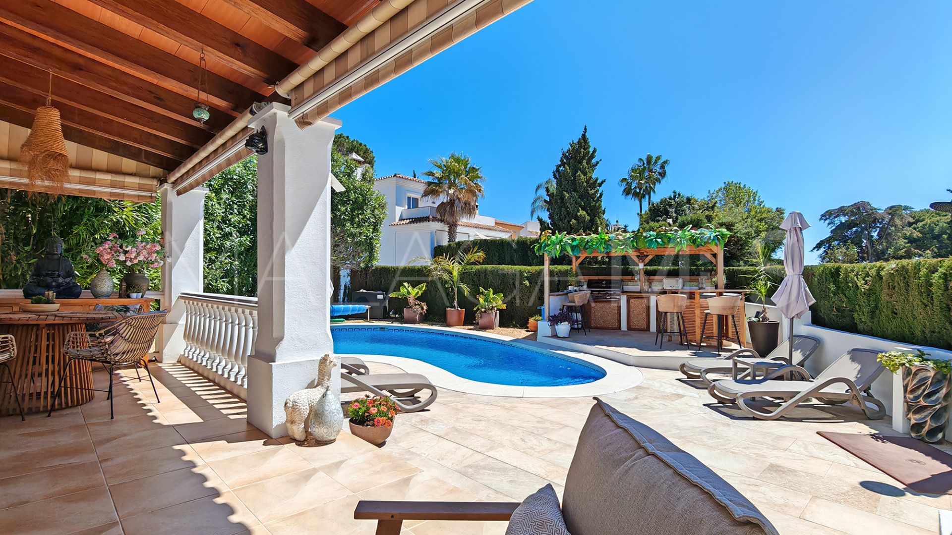 Villa for sale in Calahonda