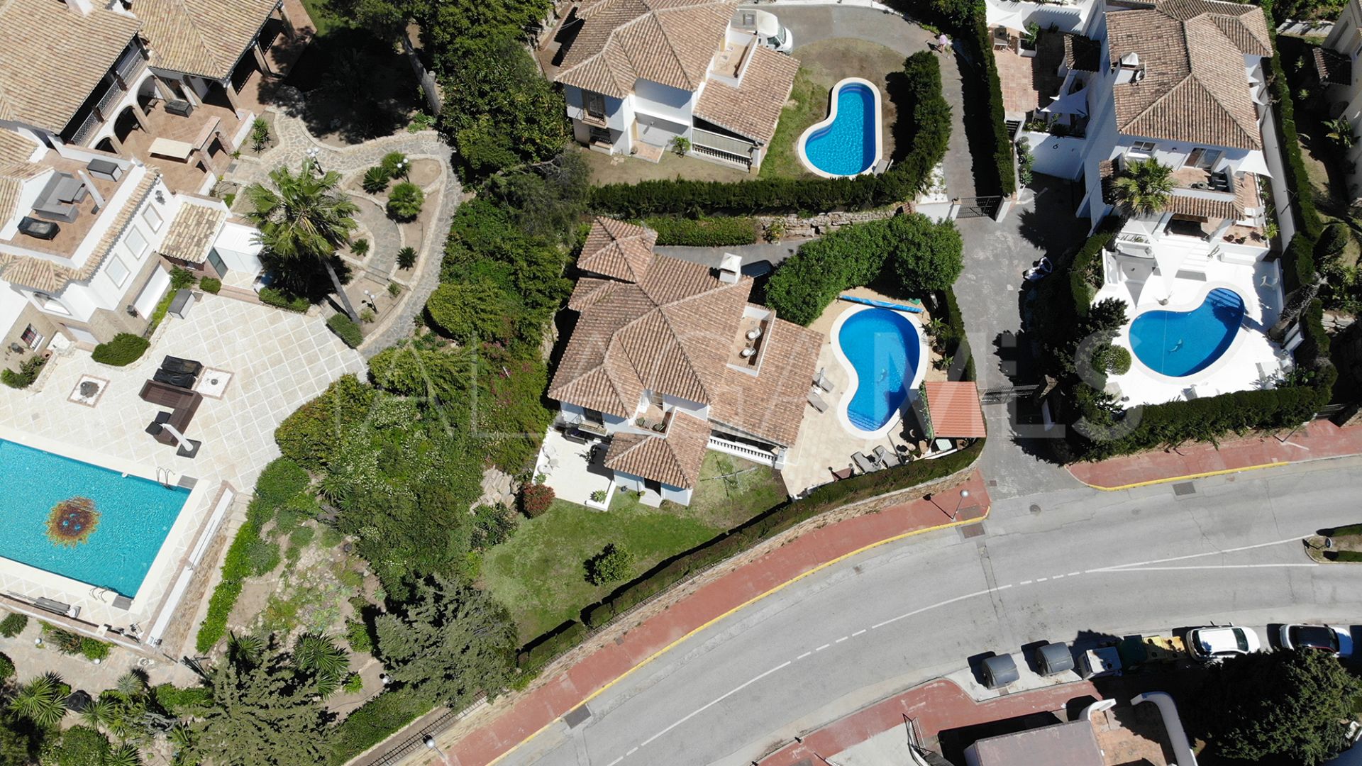 Villa for sale in Calahonda