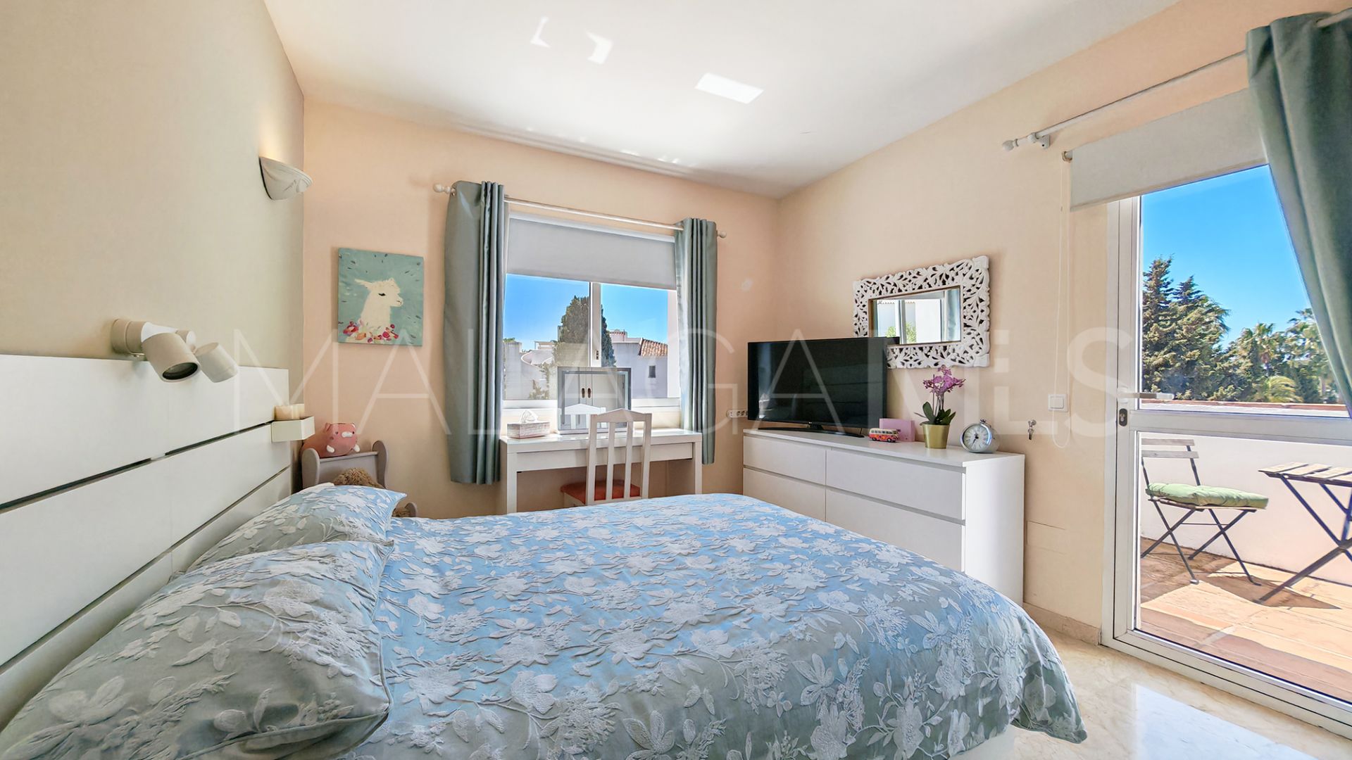 Villa for sale in Calahonda