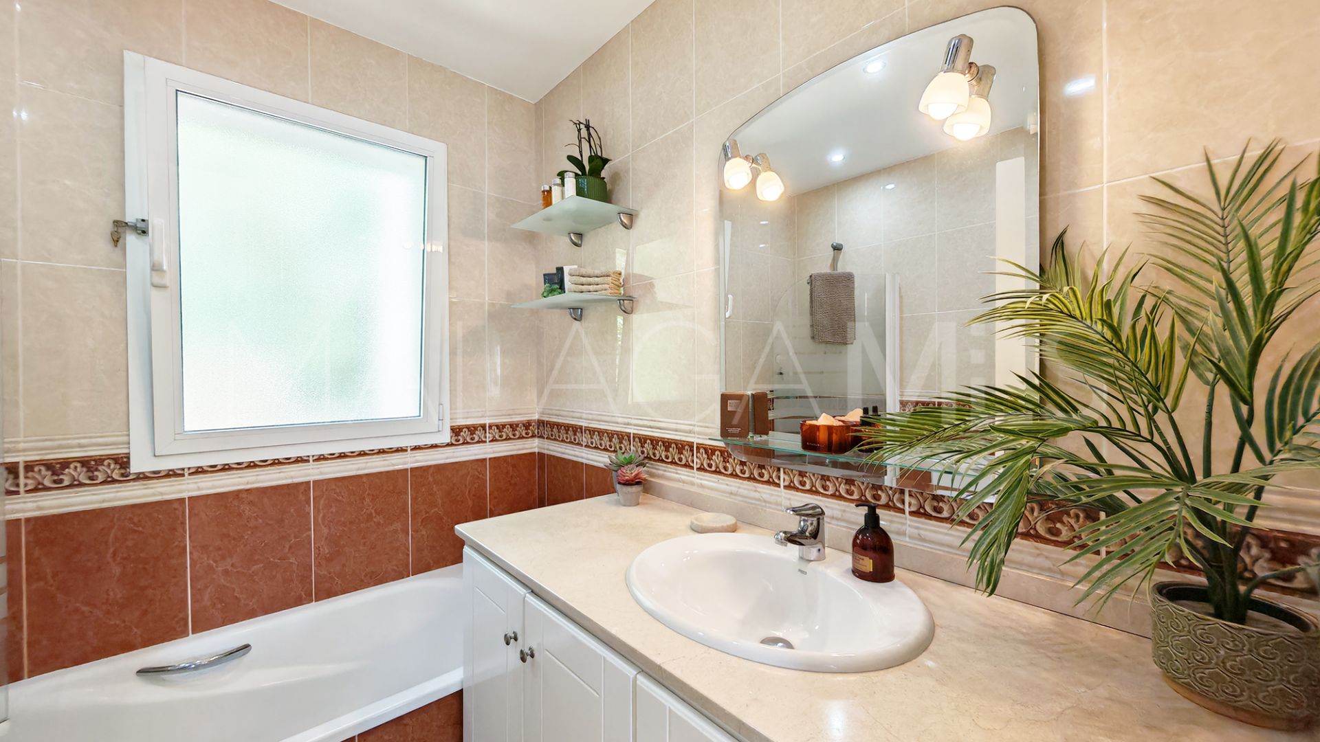 Villa for sale in Calahonda