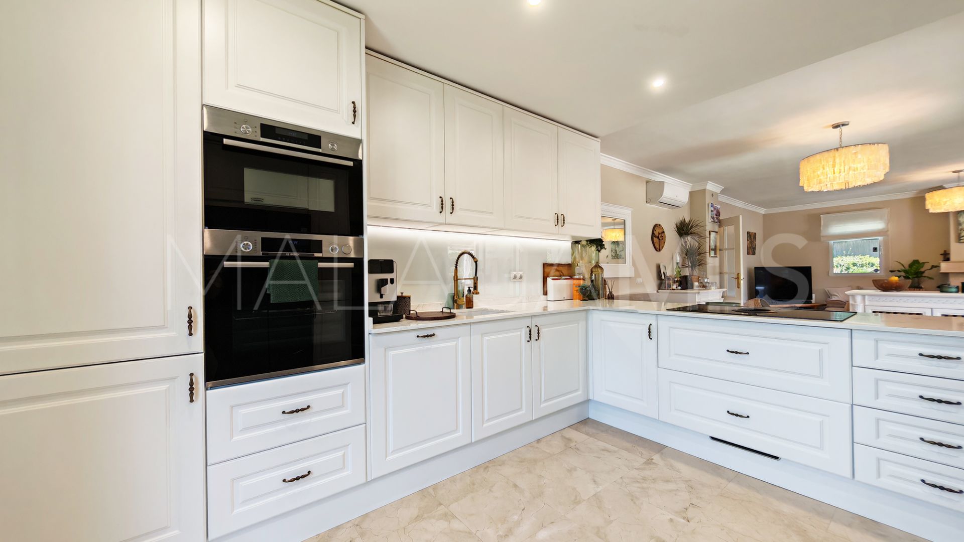 Villa for sale in Calahonda