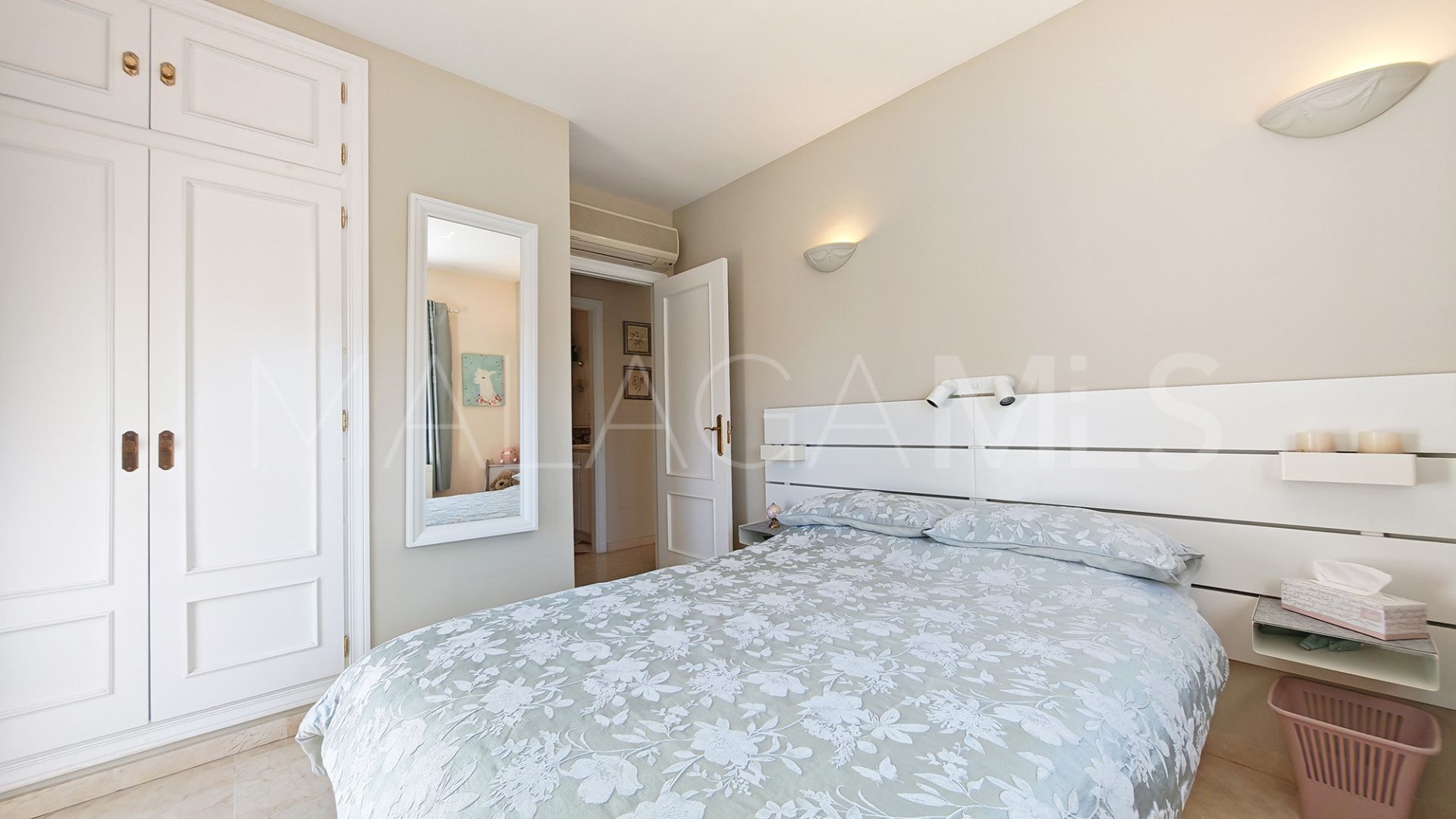 Villa for sale in Calahonda