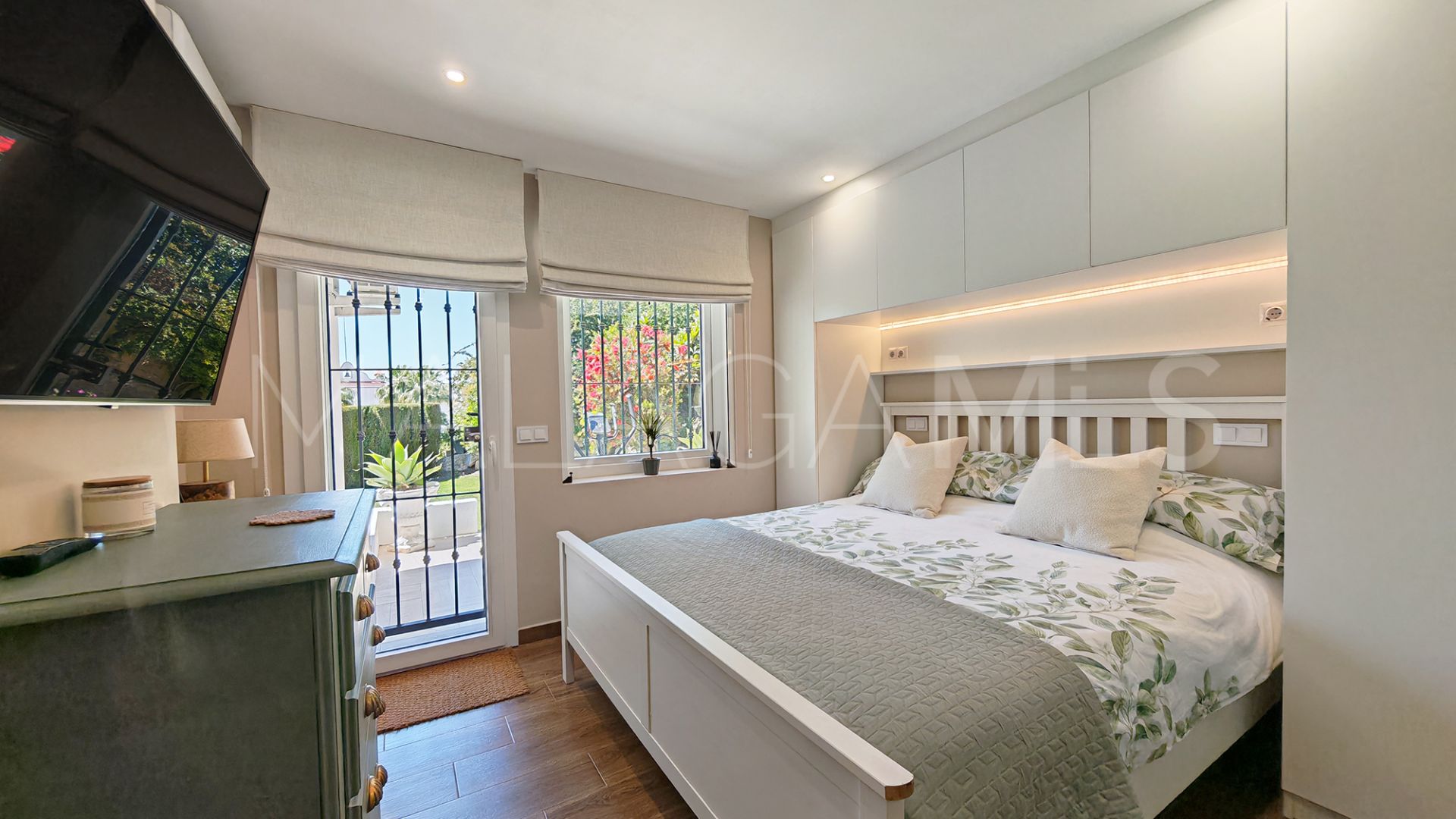 Villa for sale in Calahonda