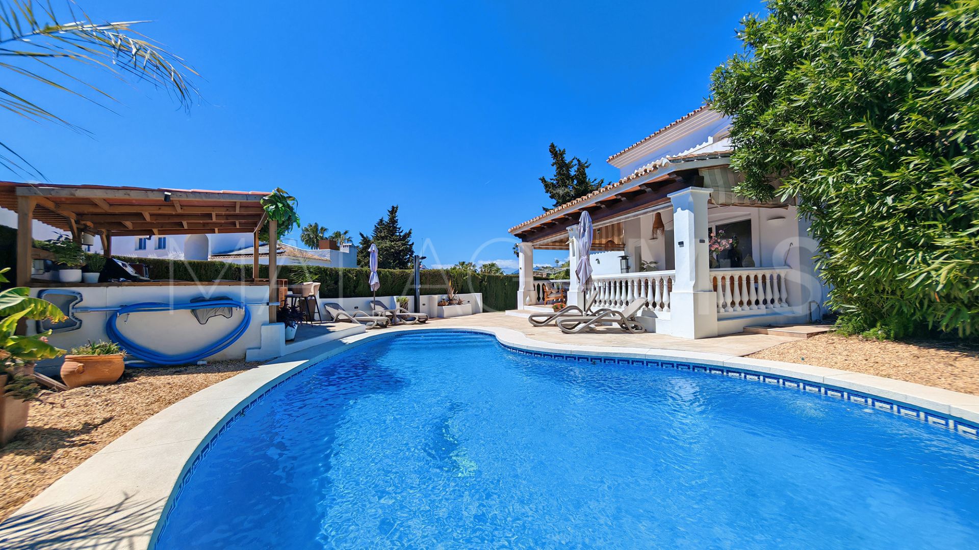 Villa for sale in Calahonda