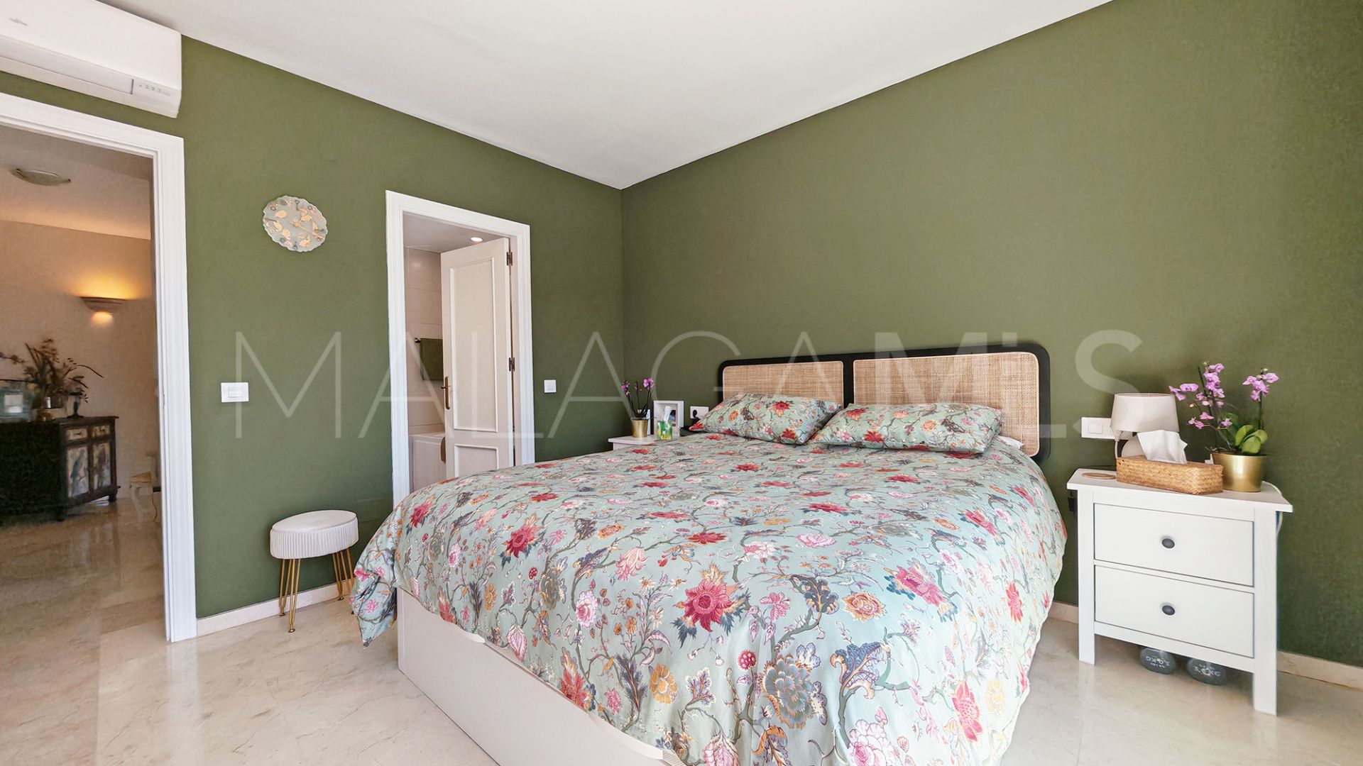 Villa for sale in Calahonda