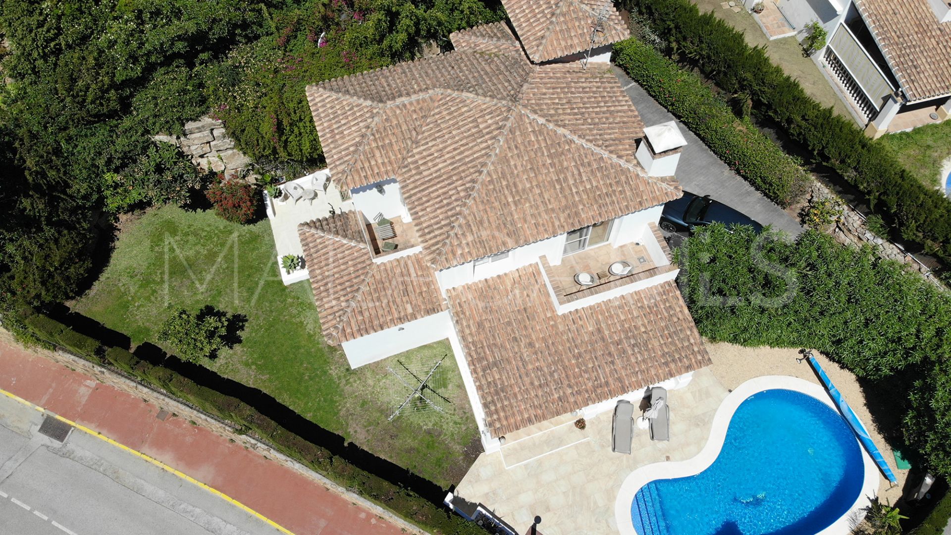 Villa for sale in Calahonda