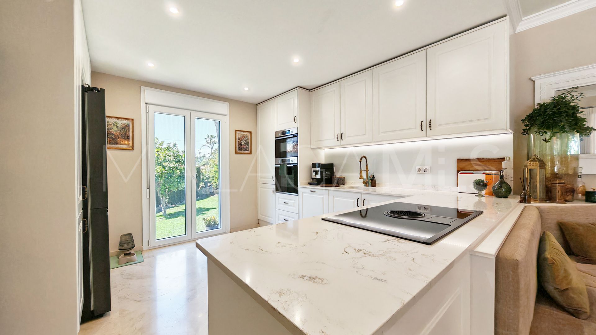 Villa for sale in Calahonda