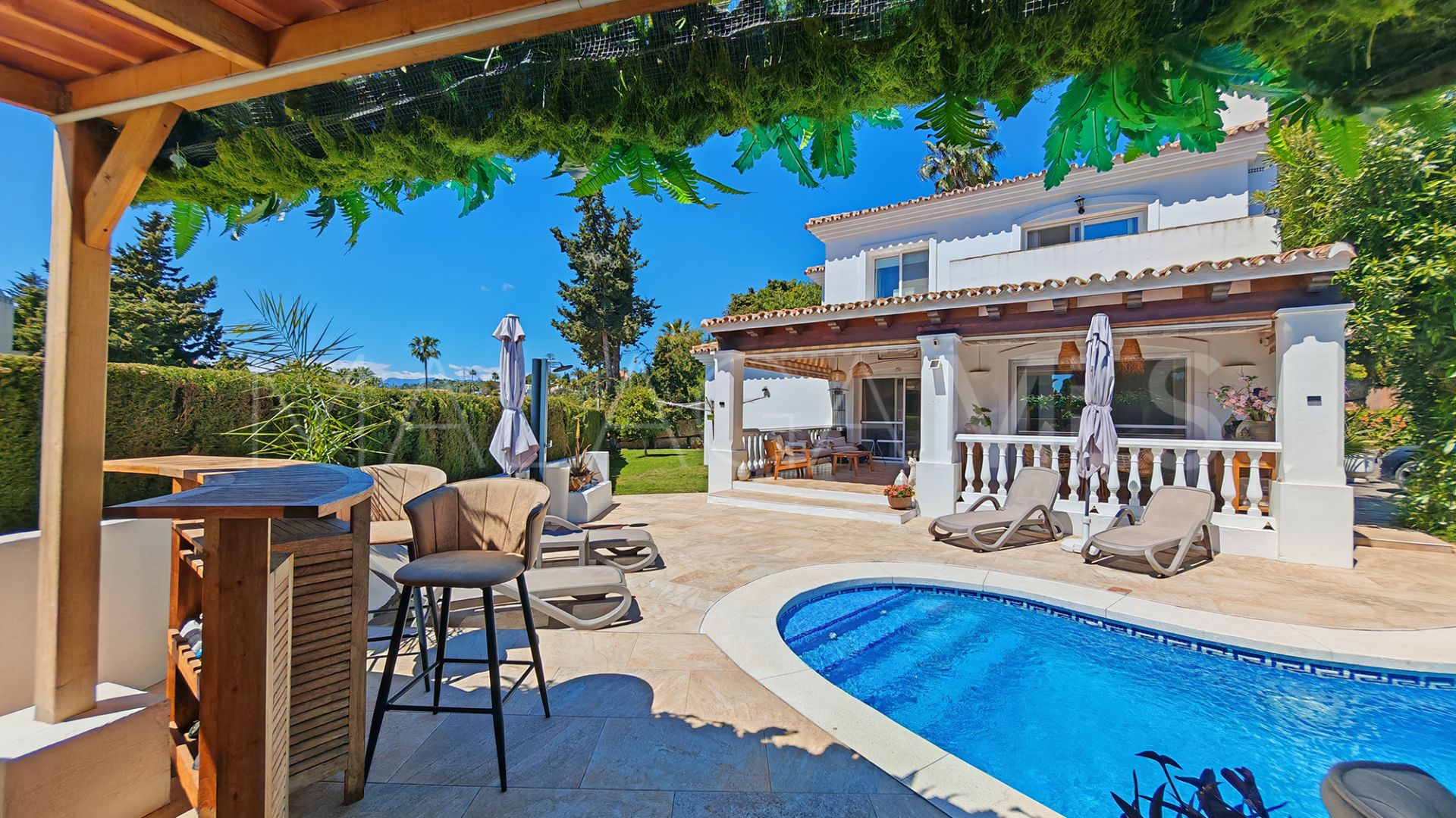 Villa for sale in Calahonda