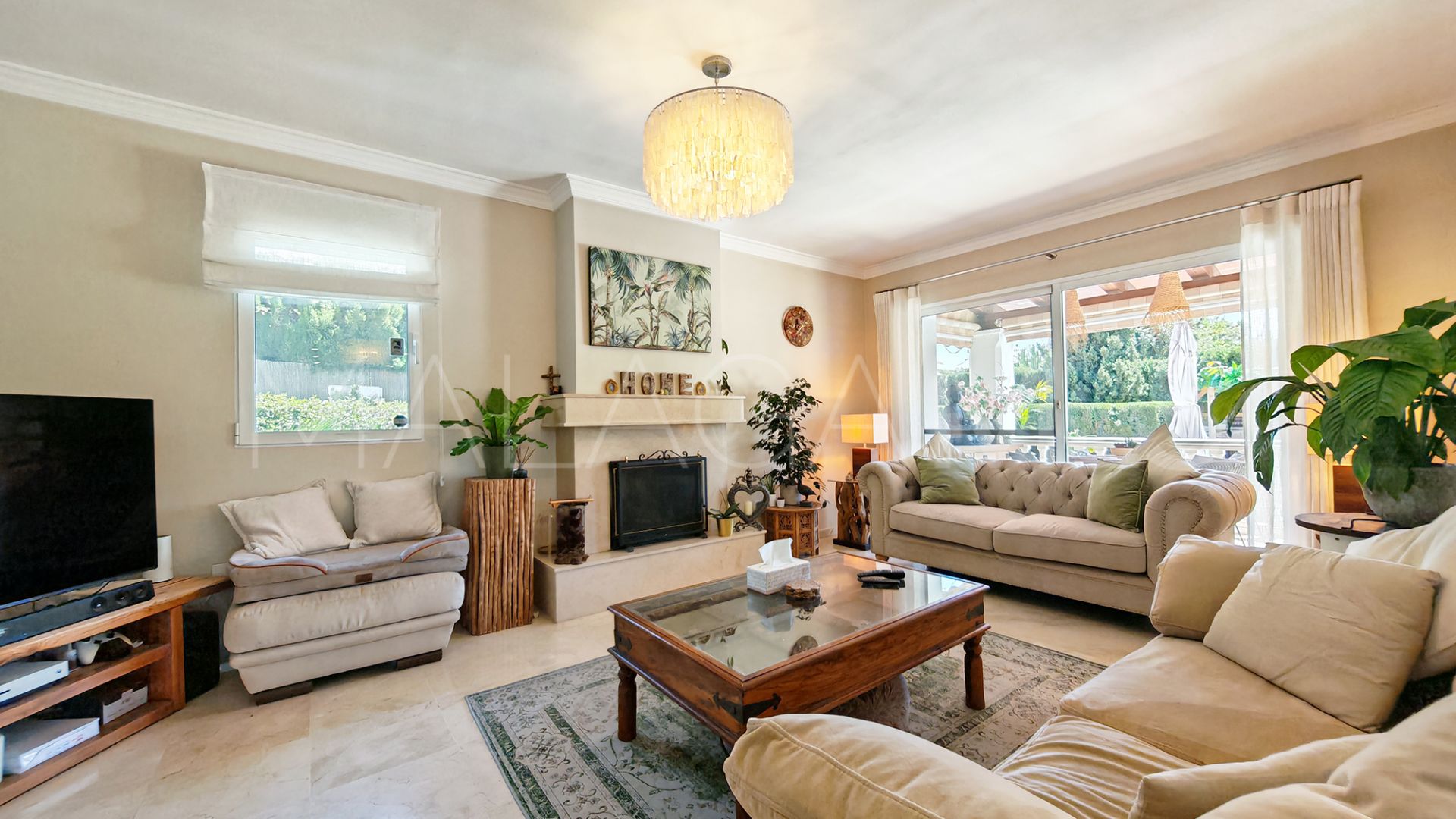 Villa for sale in Calahonda