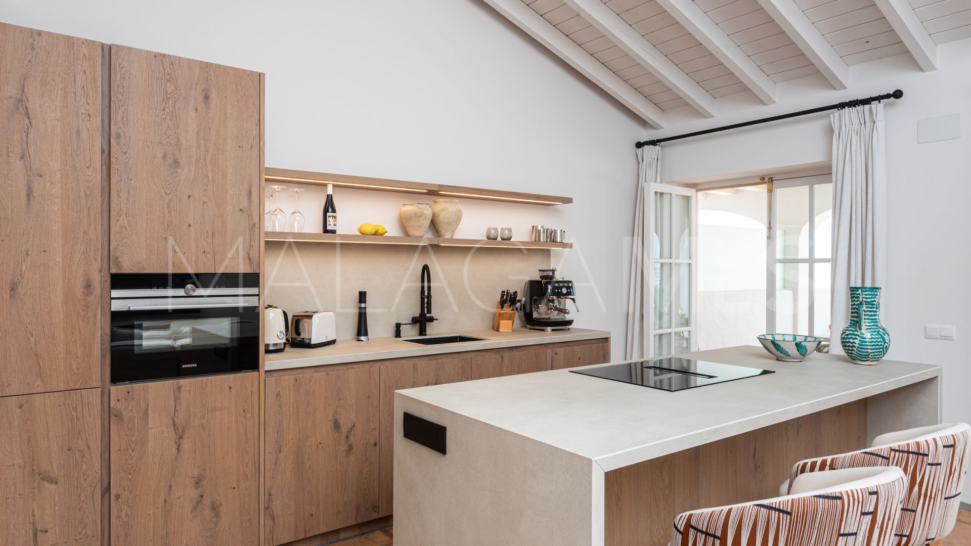 For sale 35 bedrooms hotel in Torreblanca