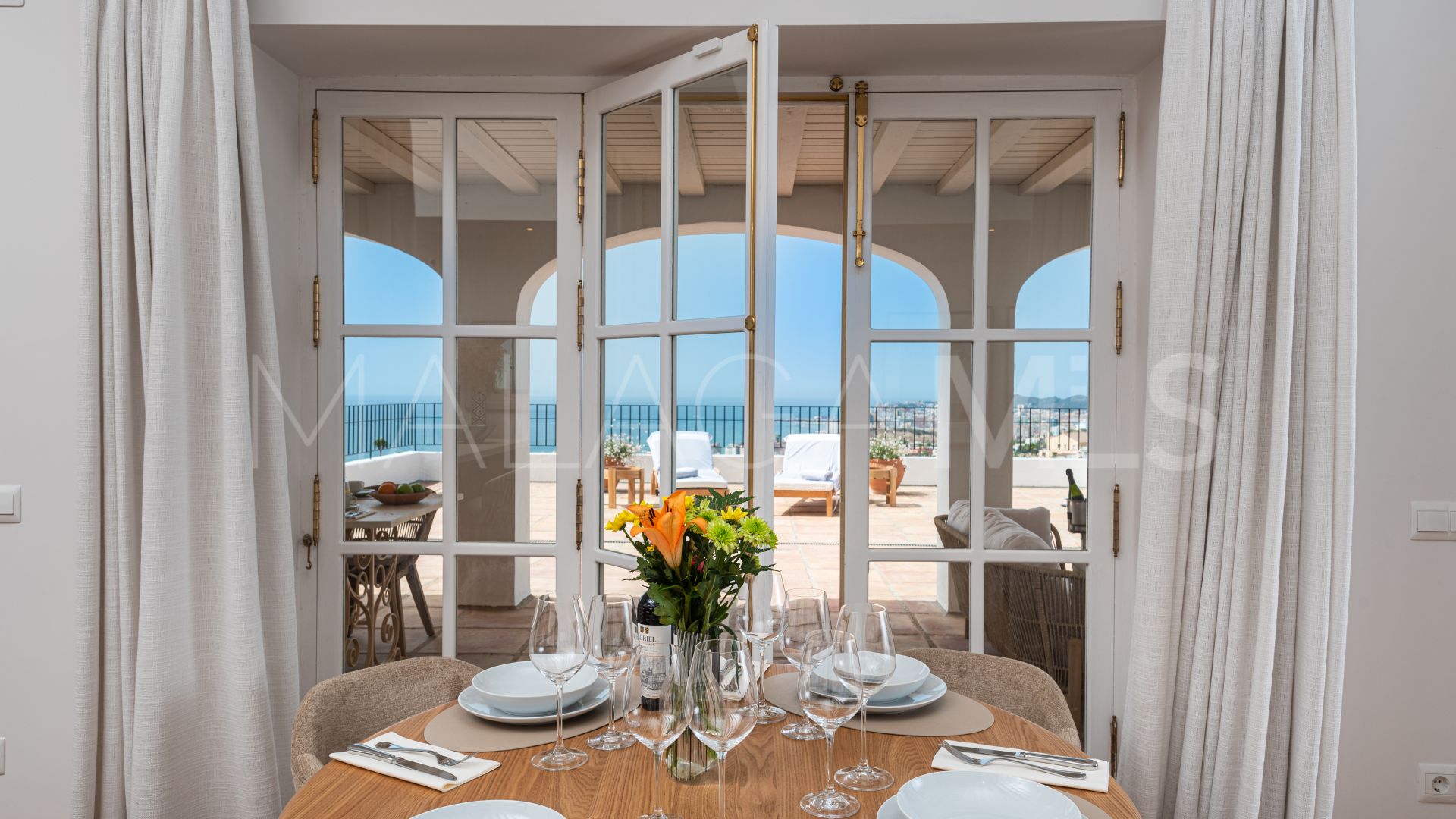 For sale 35 bedrooms hotel in Torreblanca