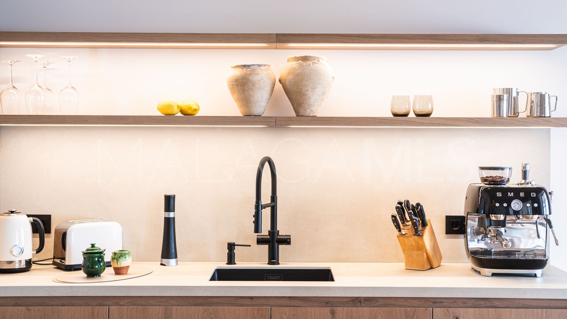 For sale 35 bedrooms hotel in Torreblanca