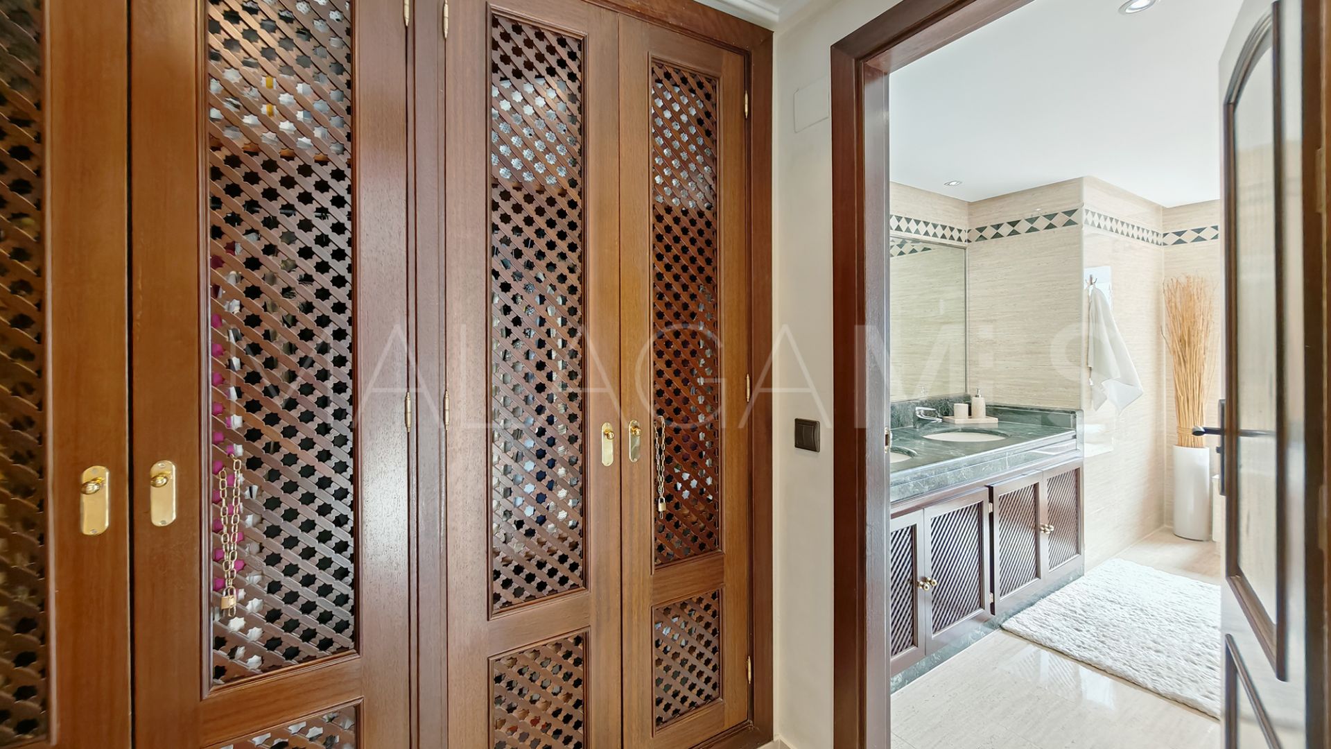 Tvåvåningslägenhet for sale in La Mairena