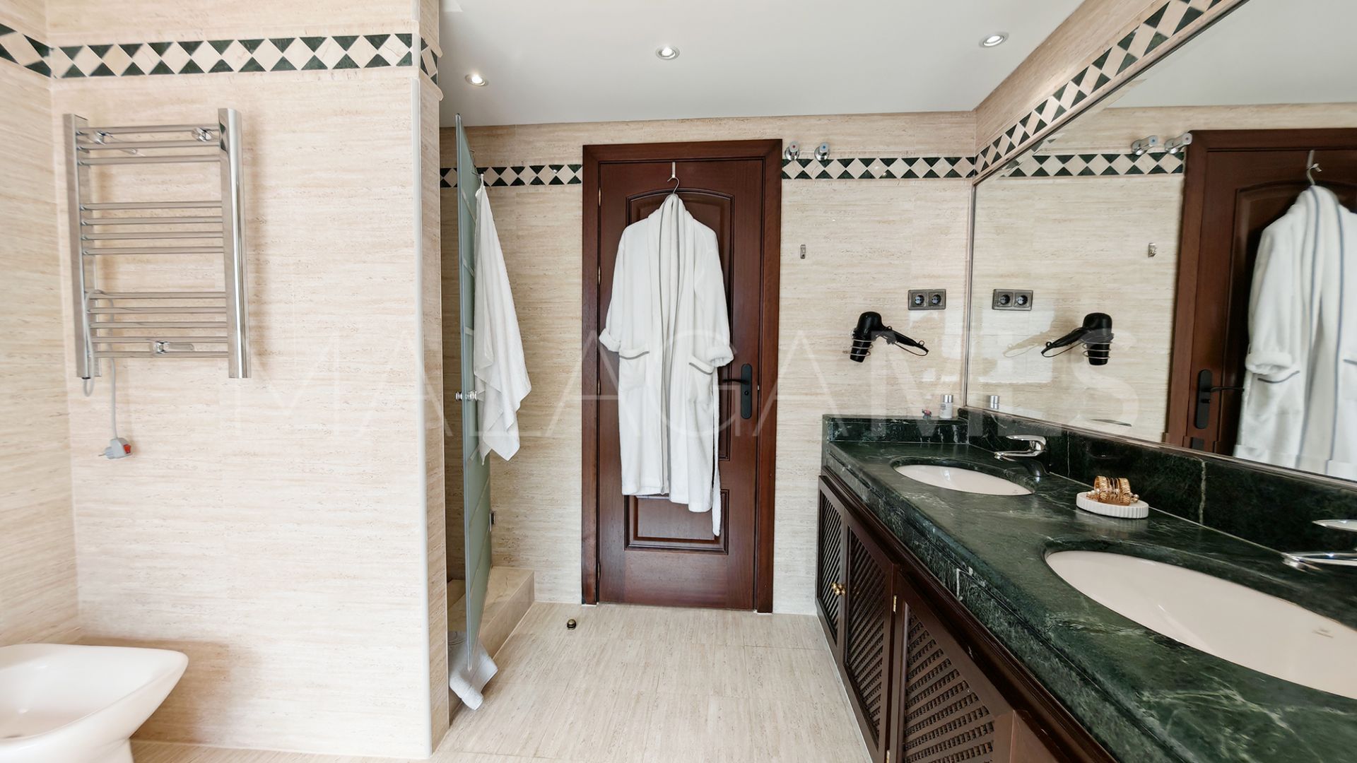 Tvåvåningslägenhet for sale in La Mairena