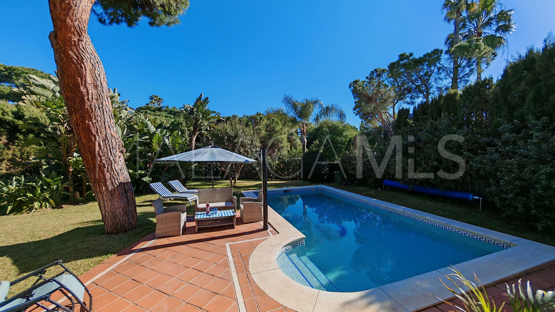 Villa for sale in Elviria