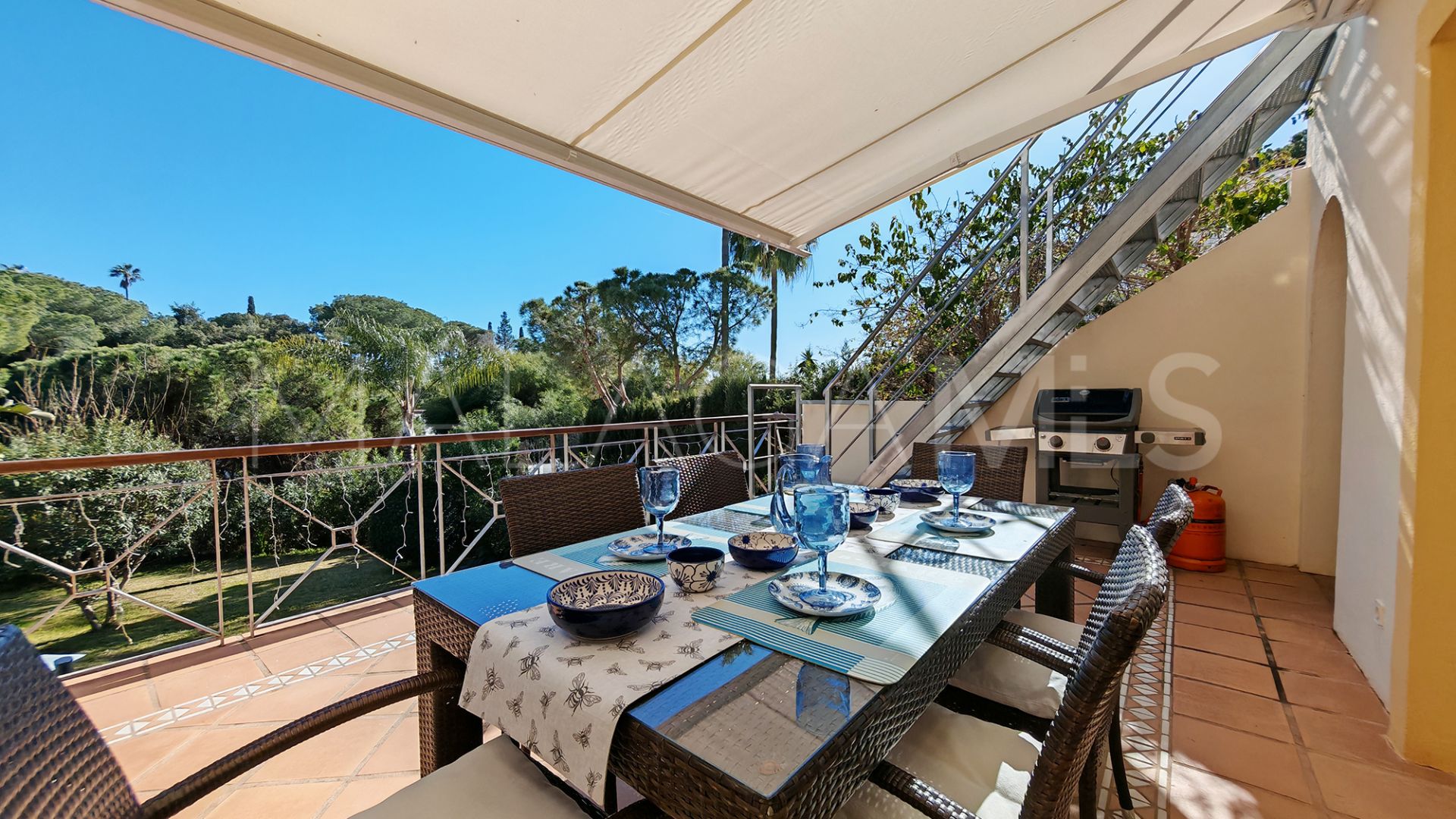 Villa for sale in Elviria