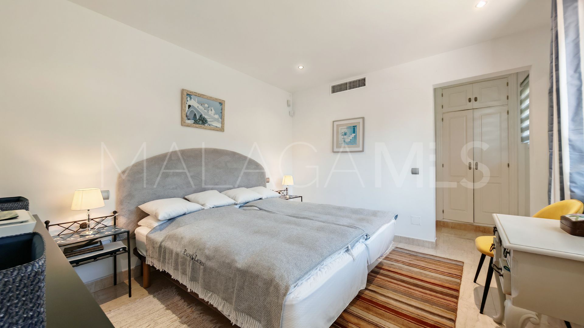 Villa for sale in Elviria