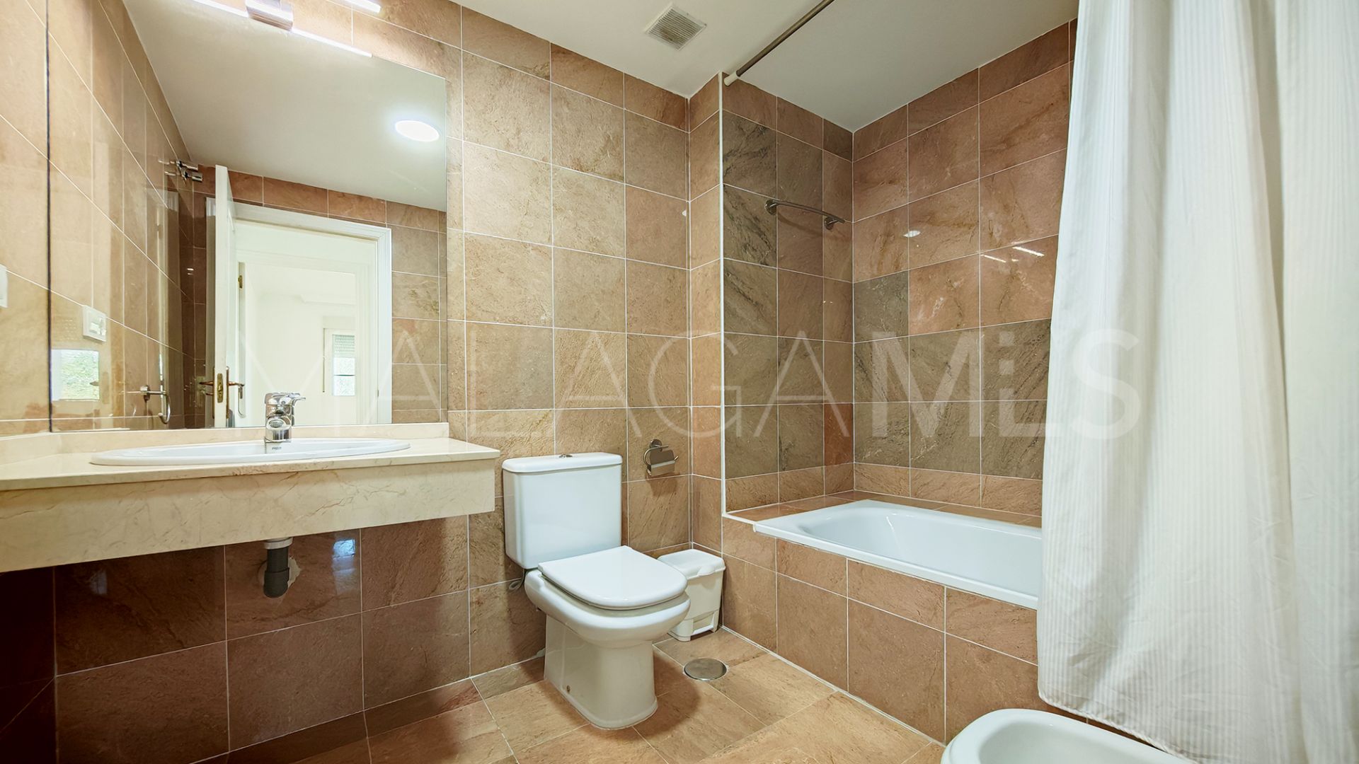Apartamento with 2 bedrooms for sale in Elviria