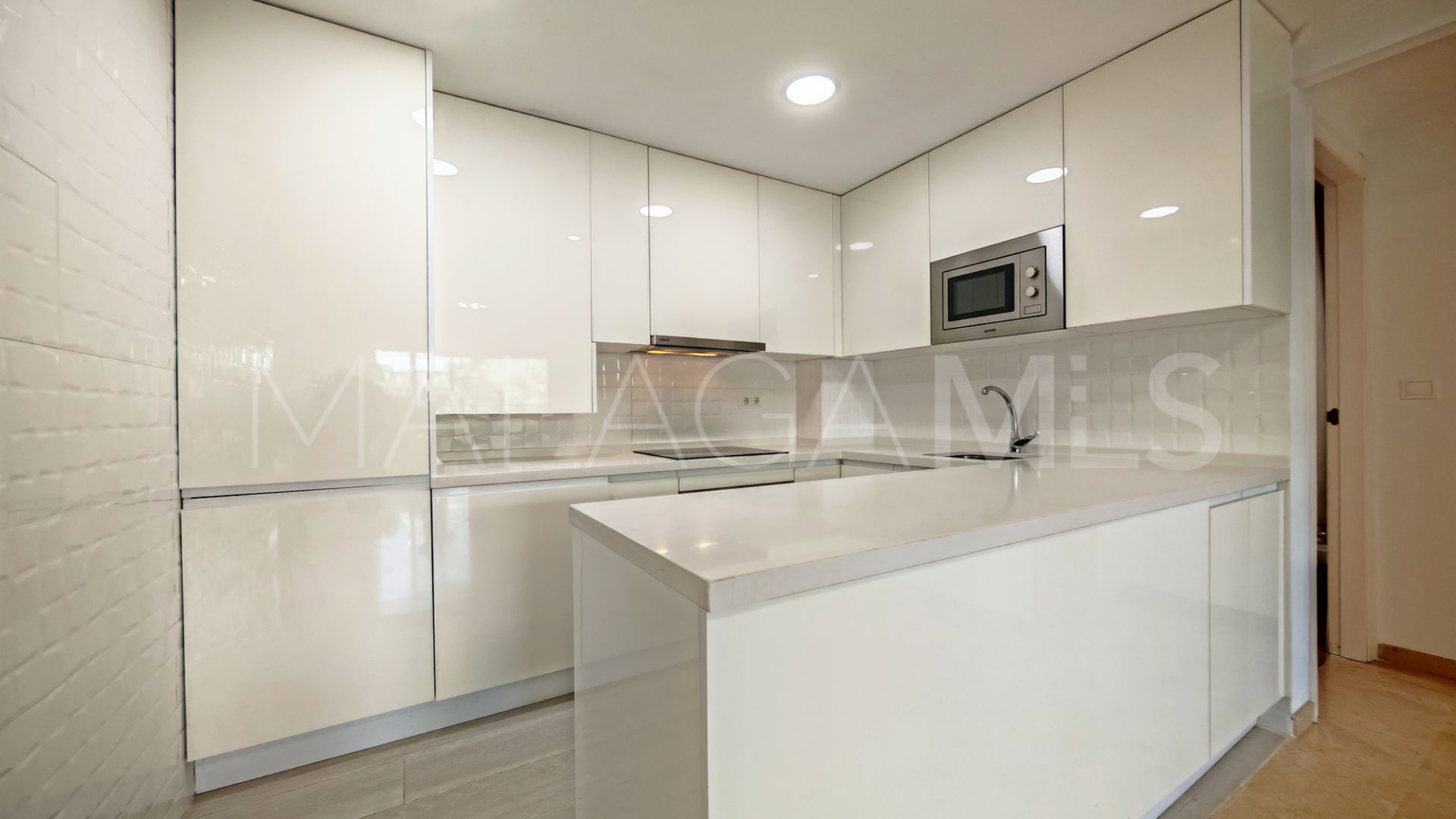 Apartamento with 2 bedrooms for sale in Elviria