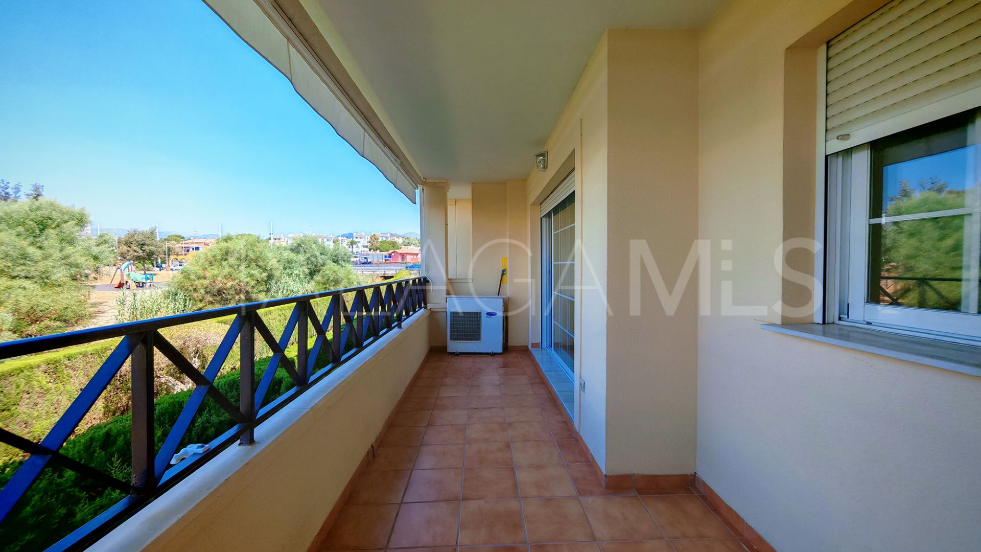 Apartamento with 2 bedrooms for sale in Elviria