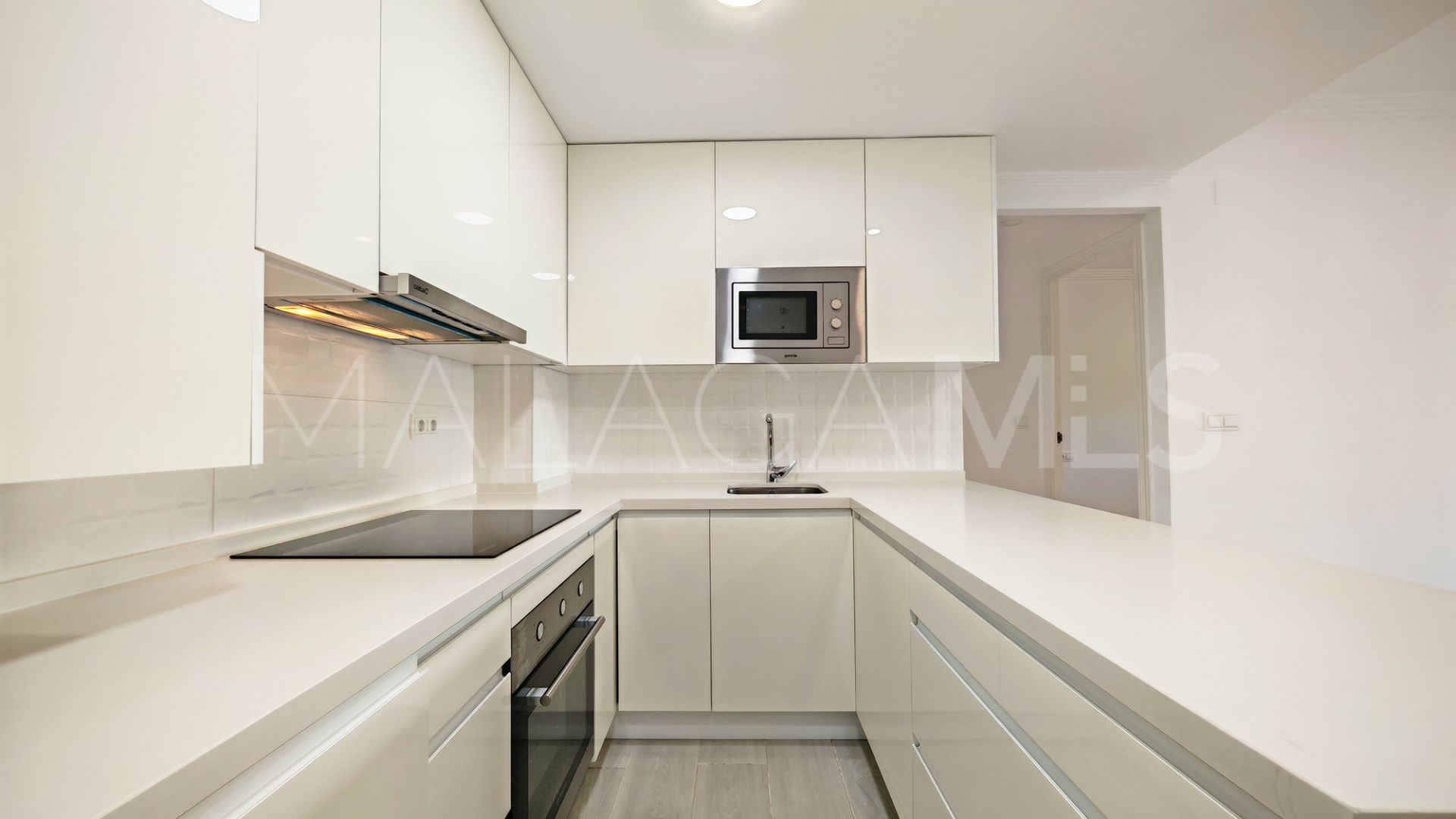 Apartamento with 2 bedrooms for sale in Elviria