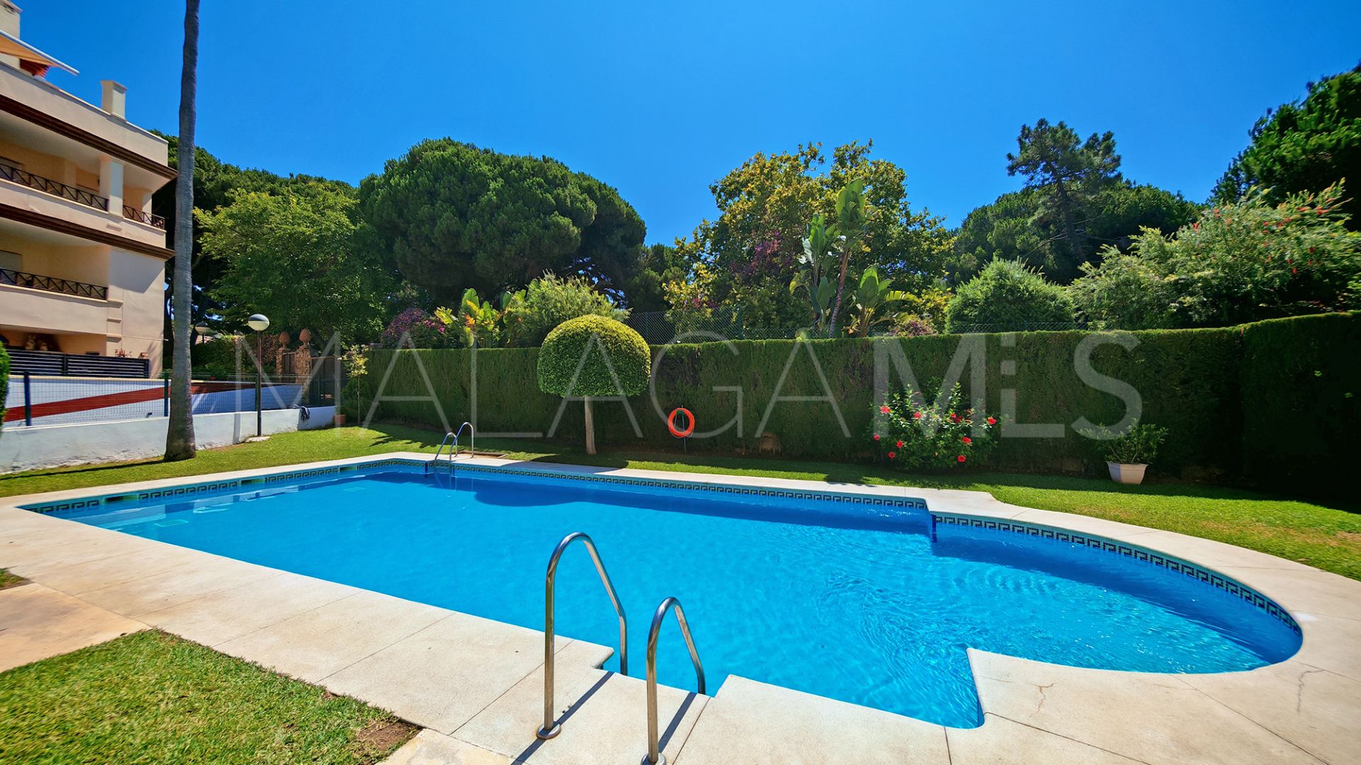 Apartamento with 2 bedrooms for sale in Elviria