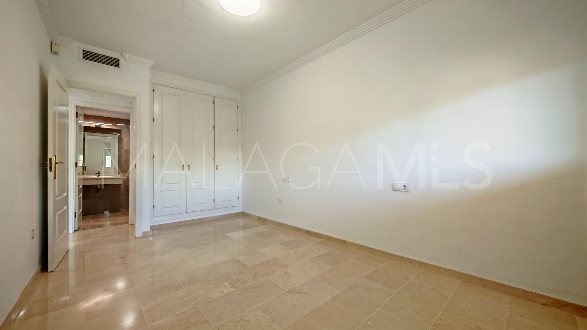 Apartamento with 2 bedrooms for sale in Elviria