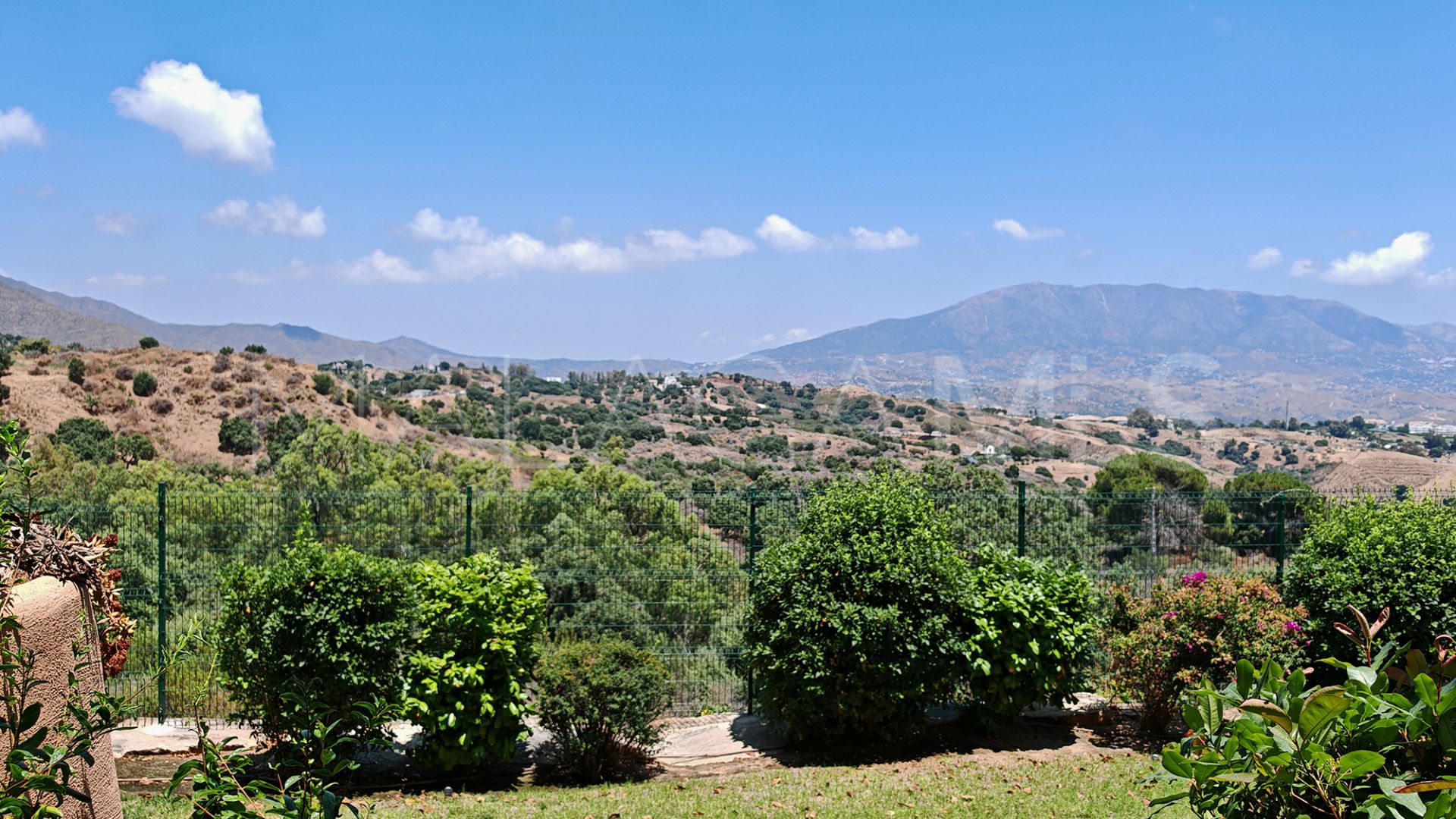 Apartamento planta baja for sale in El Soto de Marbella de 2 bedrooms