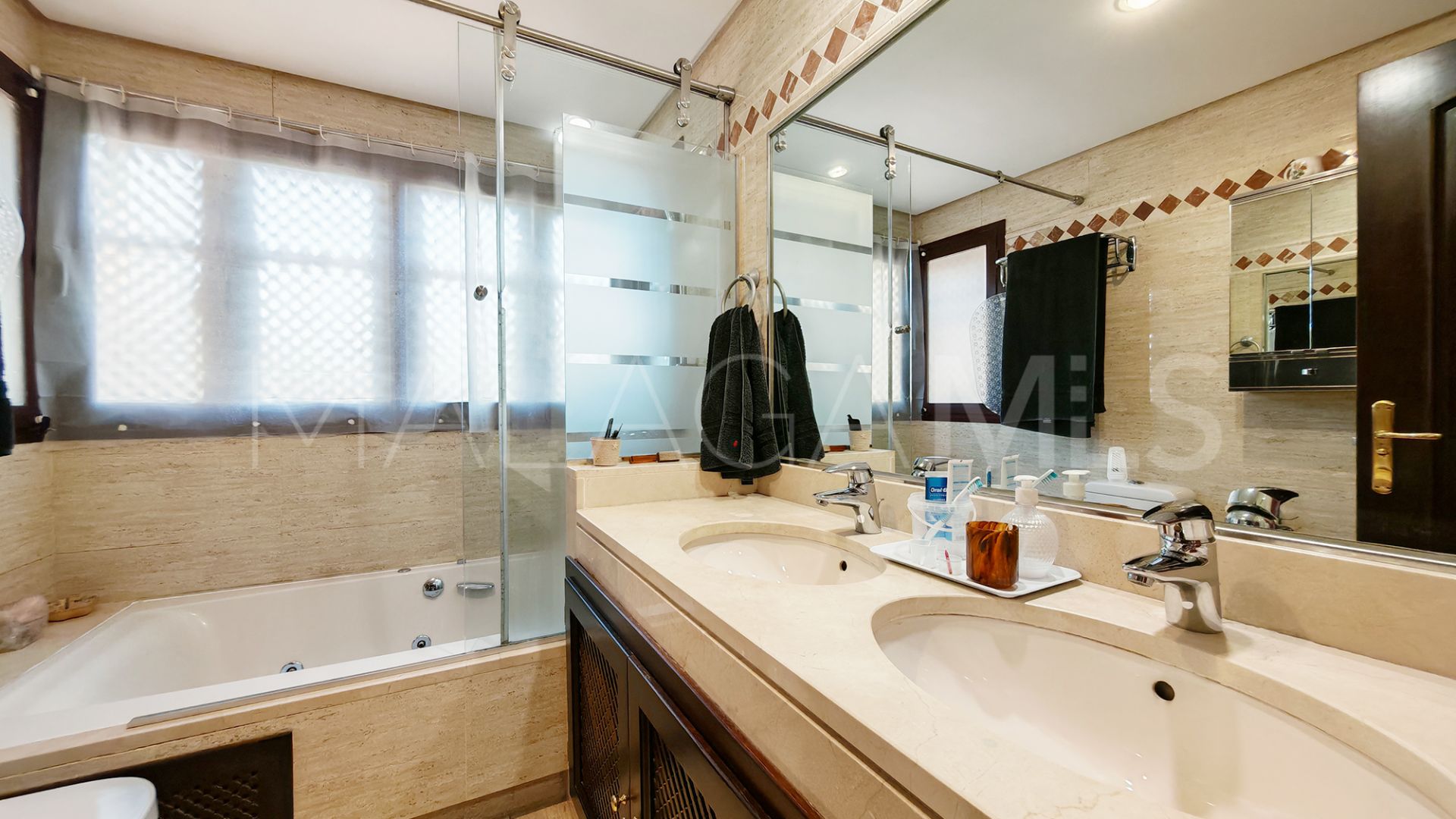 Apartamento planta baja for sale in El Soto de Marbella de 2 bedrooms