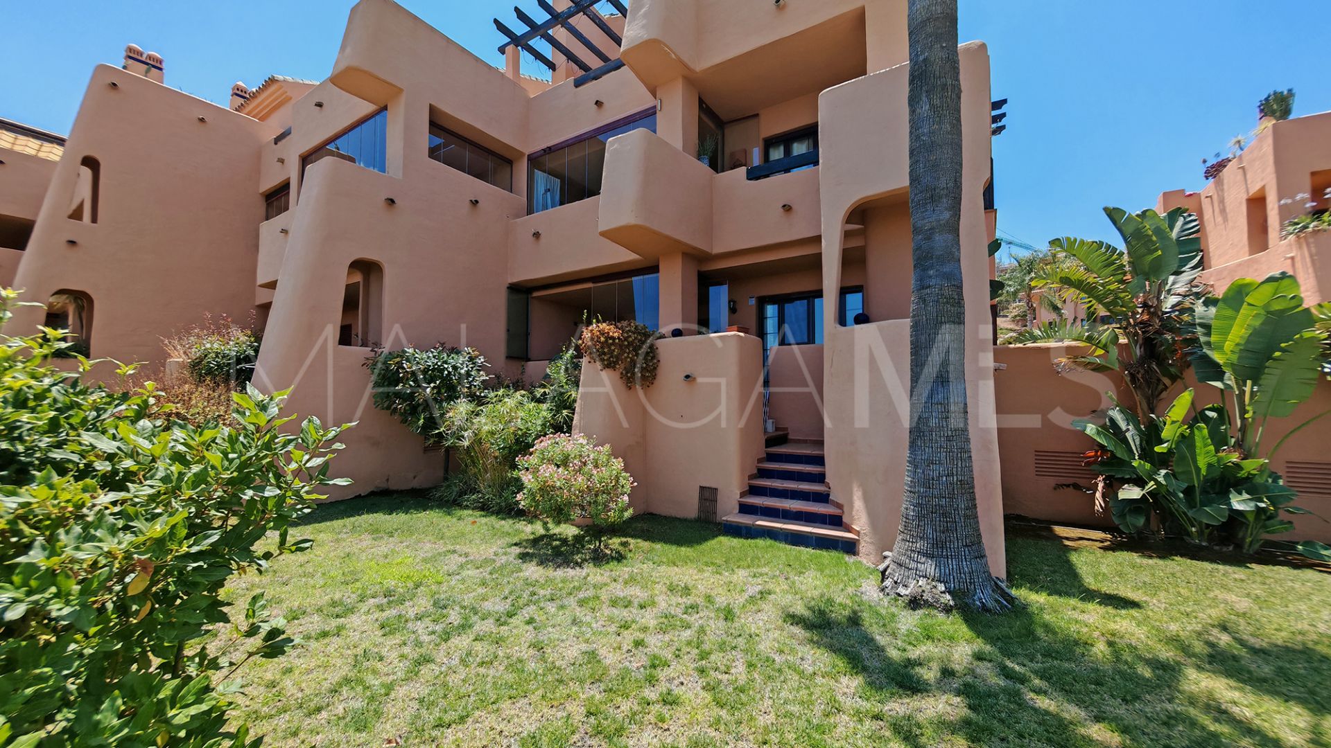 Apartamento planta baja for sale in El Soto de Marbella de 2 bedrooms