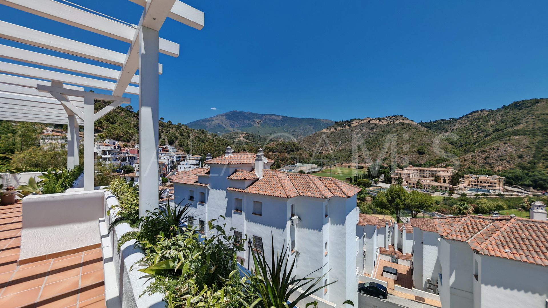 Ático for sale in Benahavis Centro