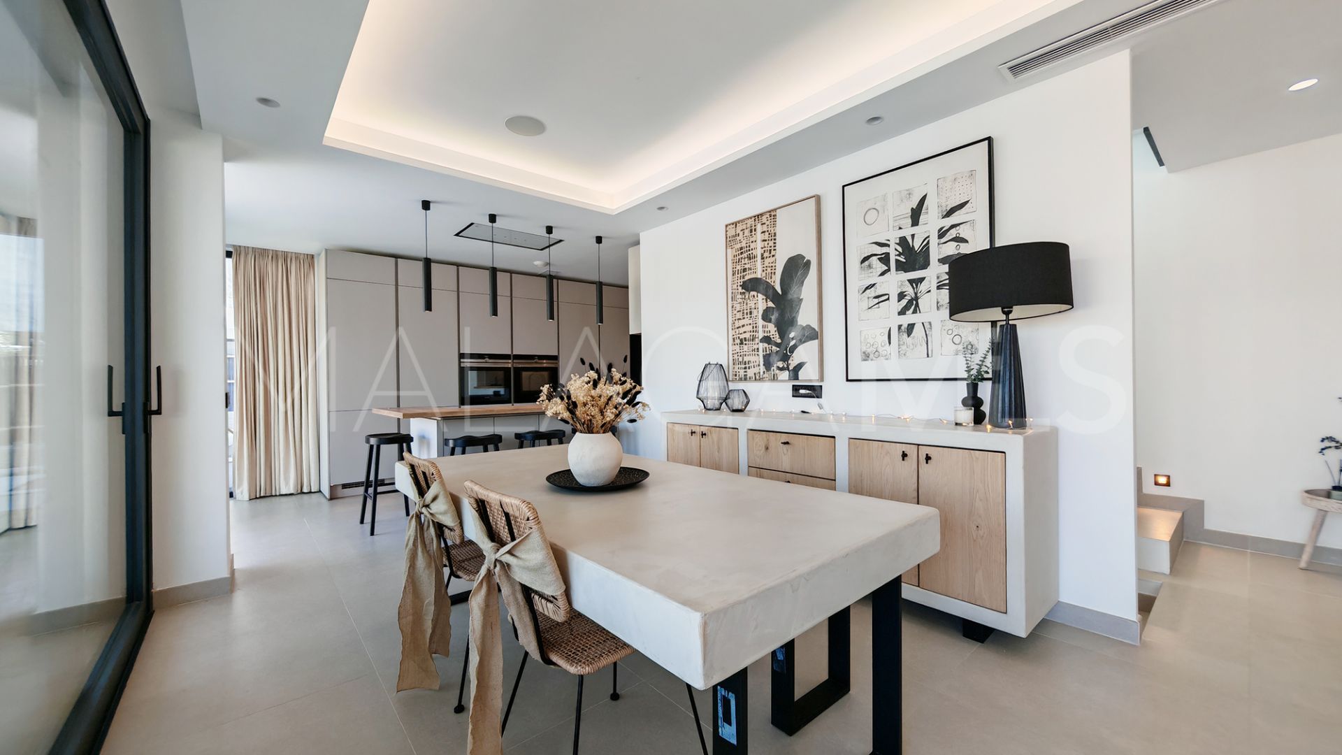 Villa for sale in Estepona with 5 bedrooms