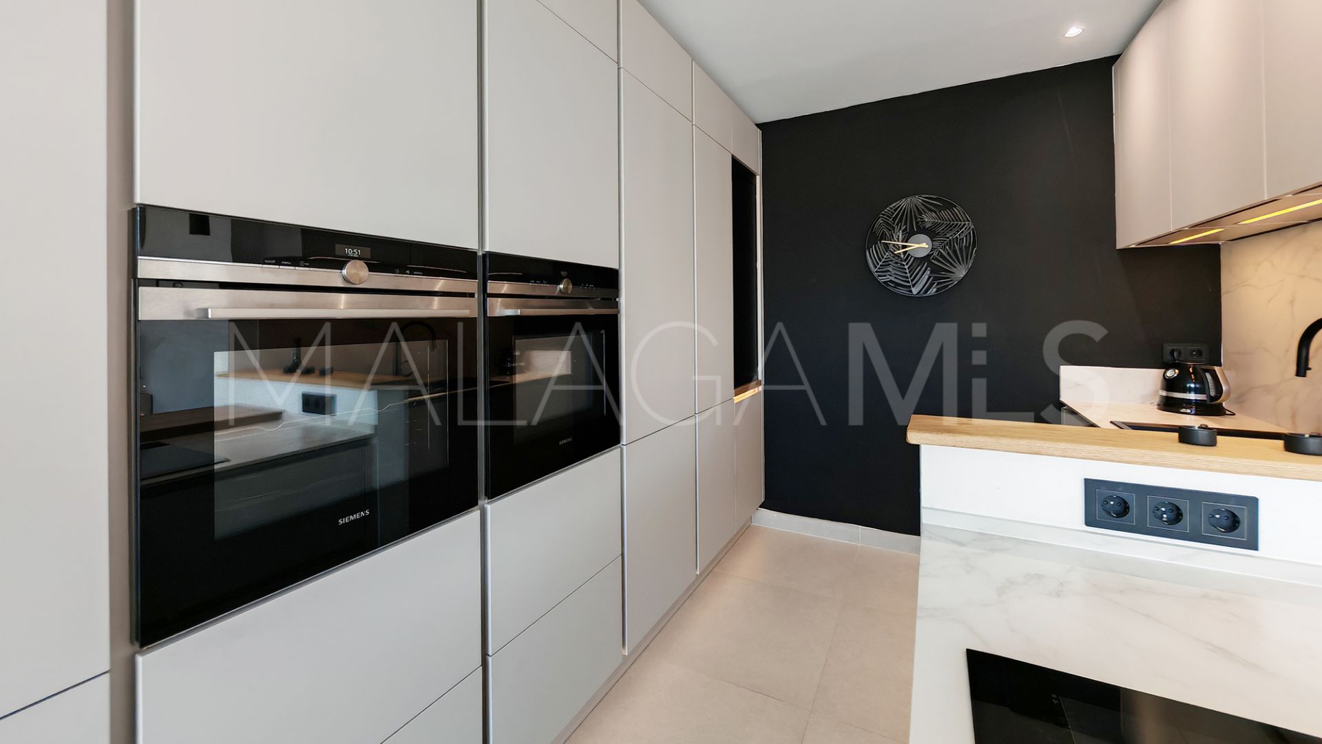Villa for sale in Estepona with 5 bedrooms