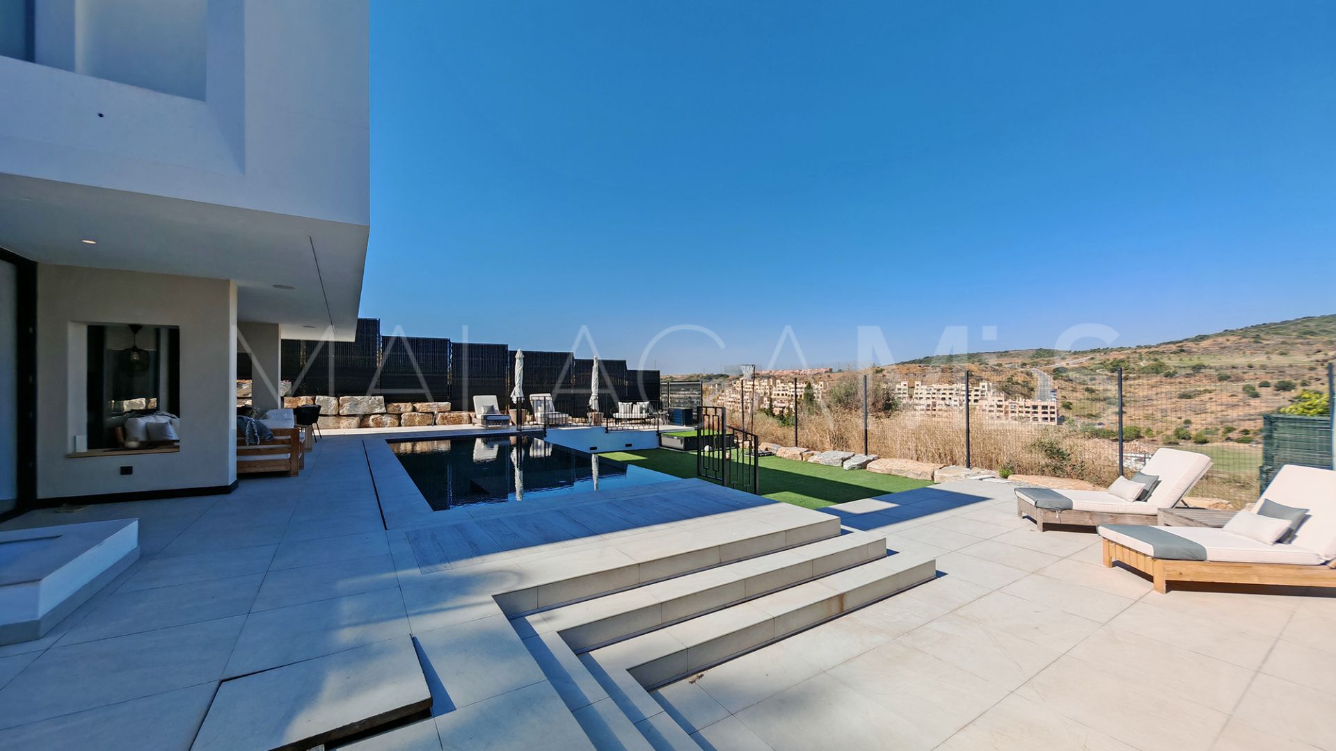 Villa for sale in Estepona with 5 bedrooms