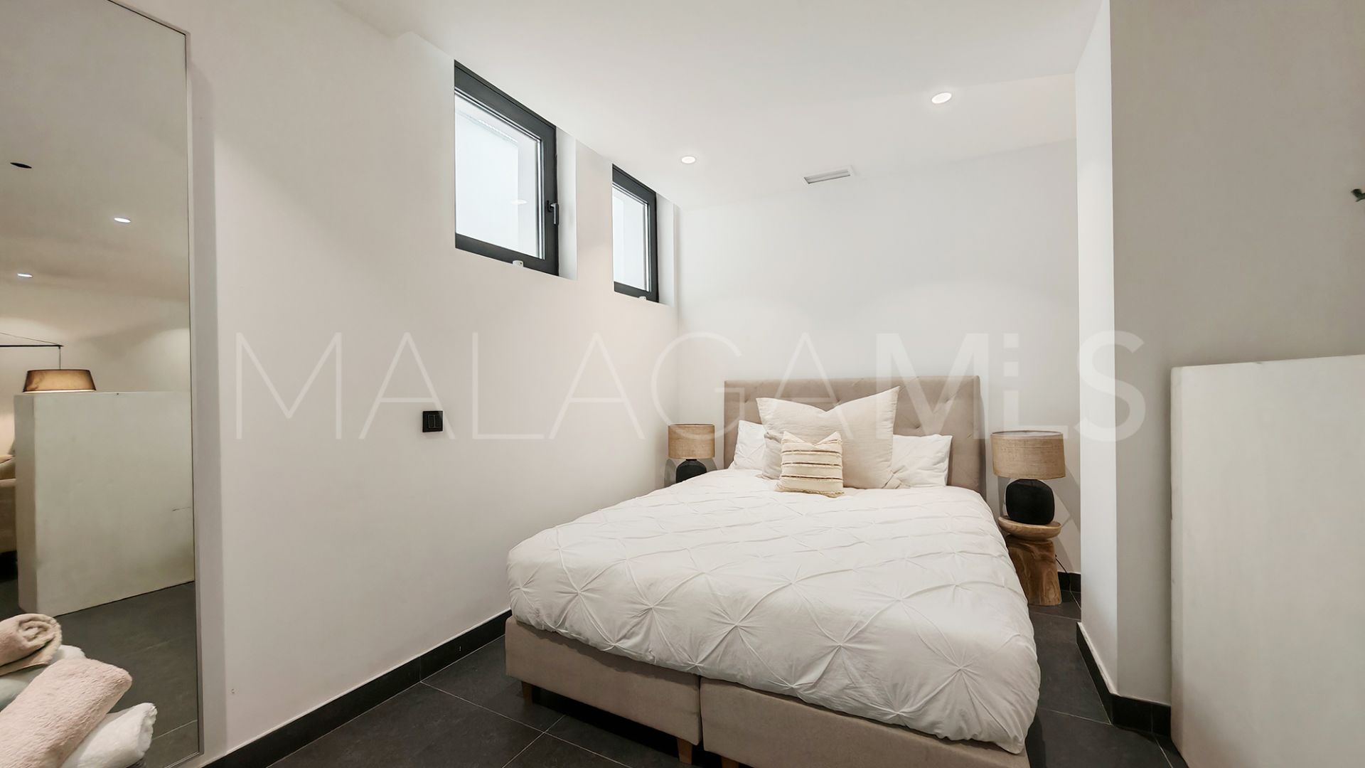 Villa for sale in Estepona with 5 bedrooms