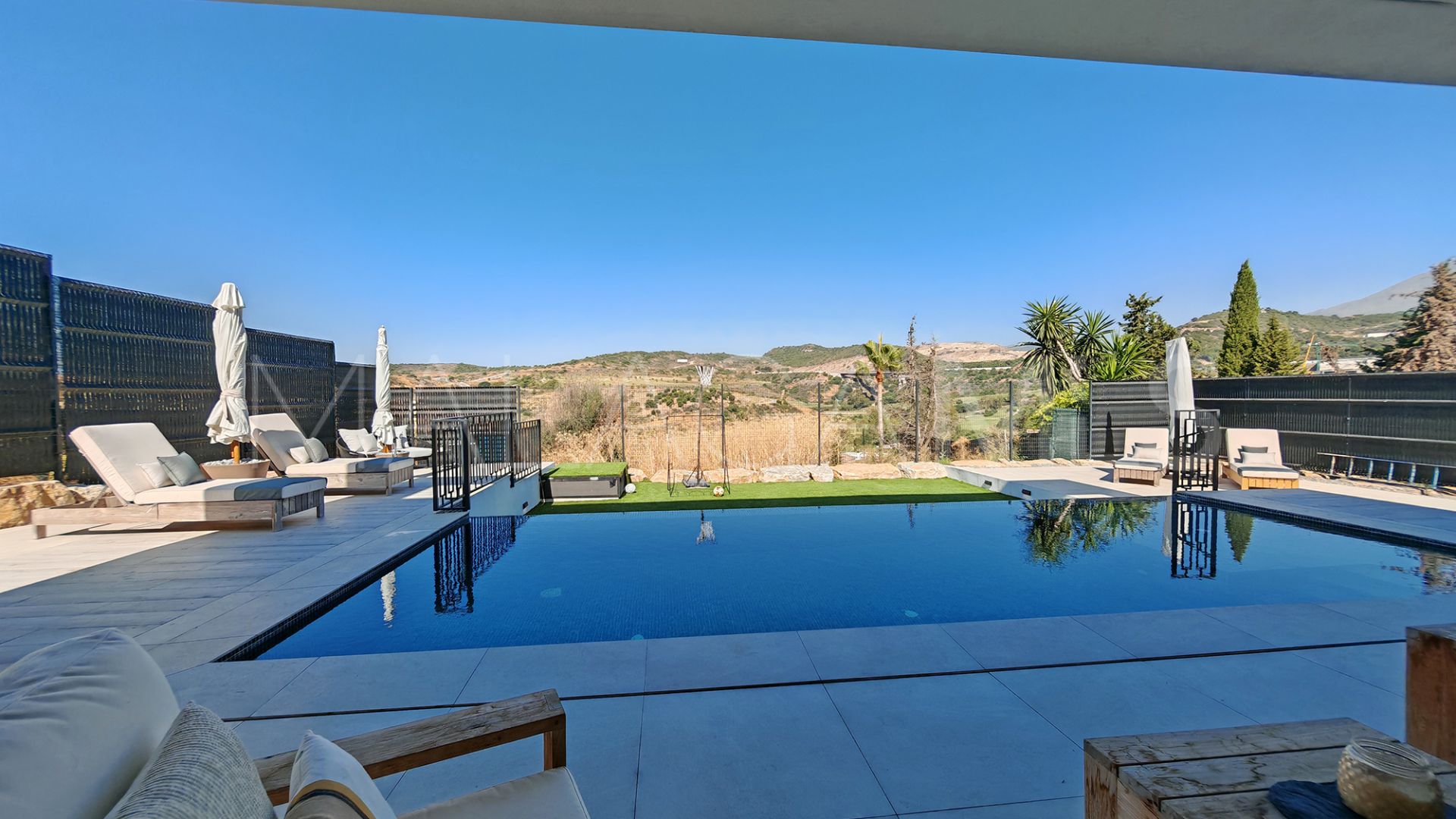 Villa for sale in Estepona with 5 bedrooms