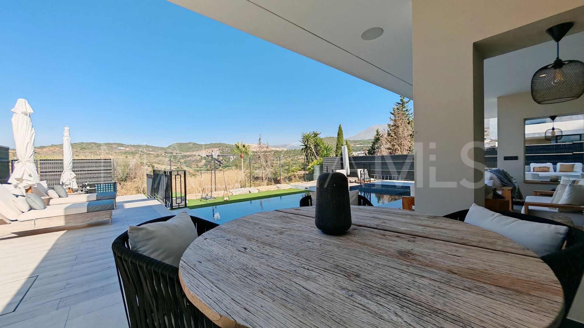Villa for sale in Estepona with 5 bedrooms