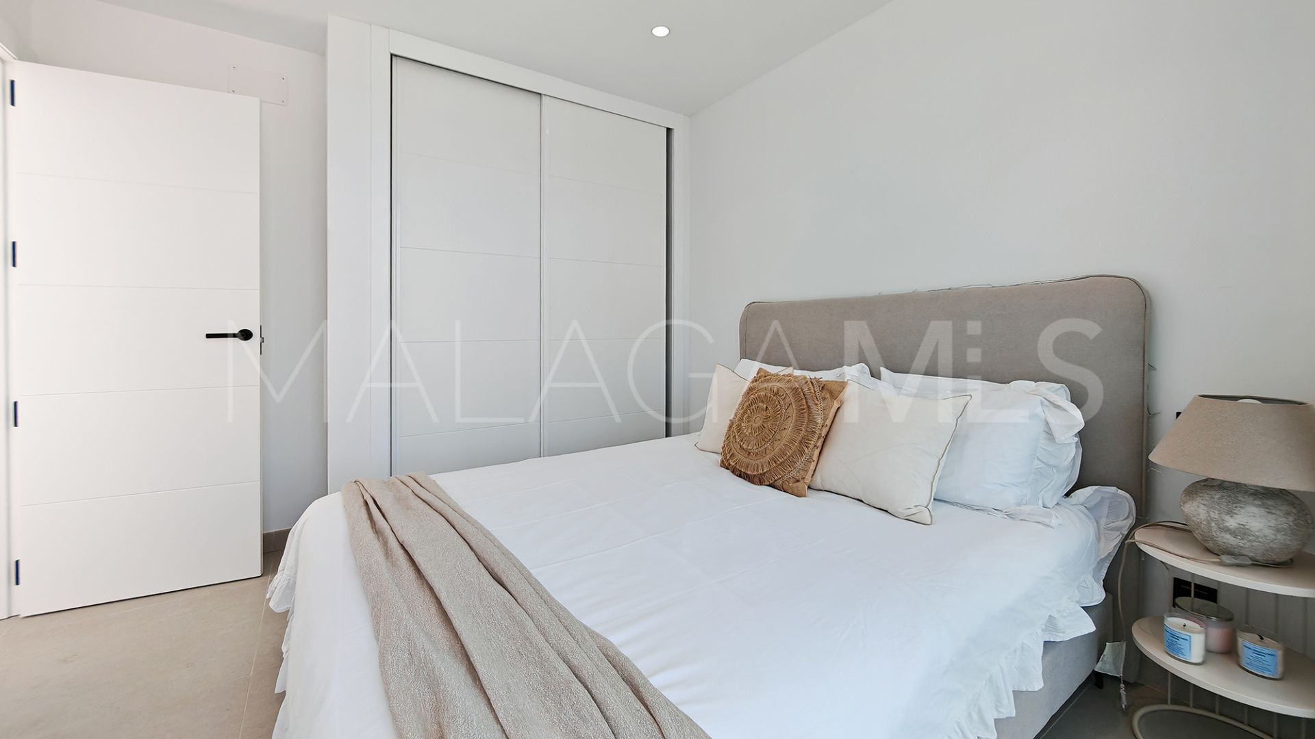 Villa for sale in Estepona with 5 bedrooms
