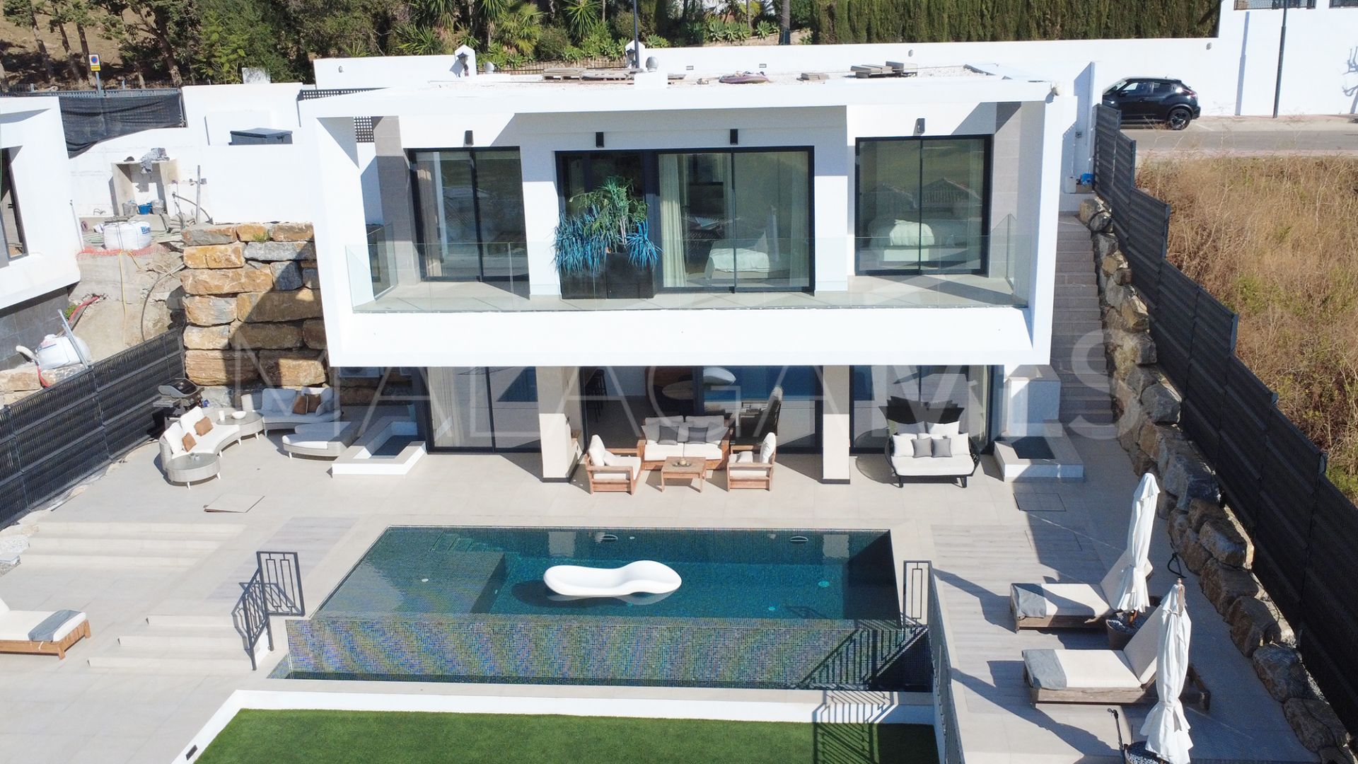 Villa for sale in Estepona