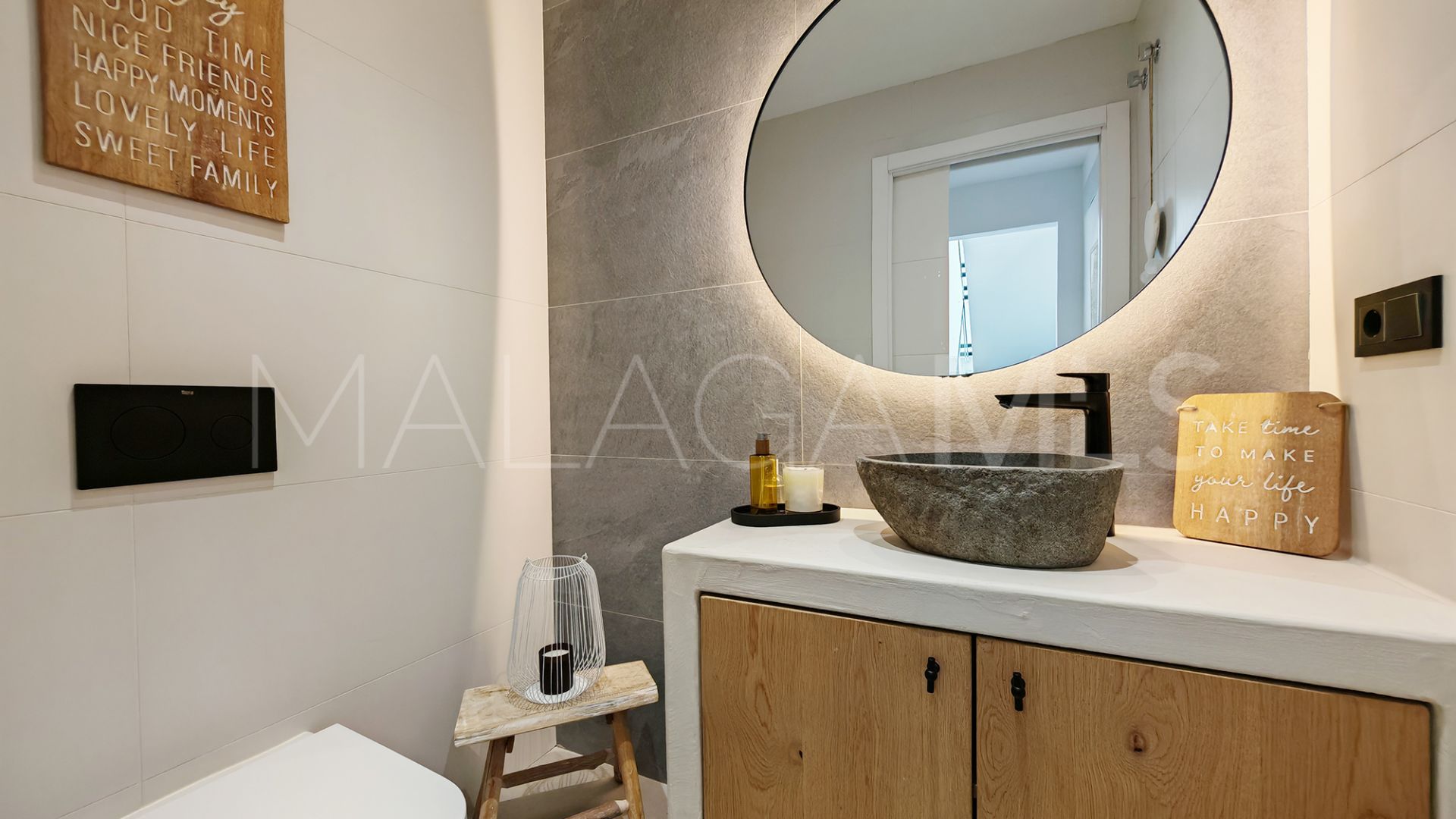 Villa for sale in Estepona with 5 bedrooms
