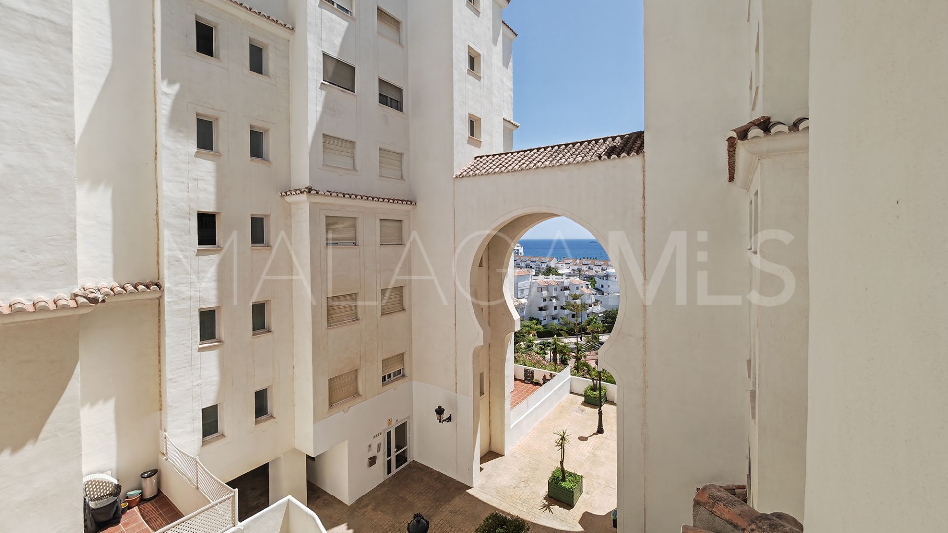 Apartment for sale in Estepona Puerto with 2 bedrooms